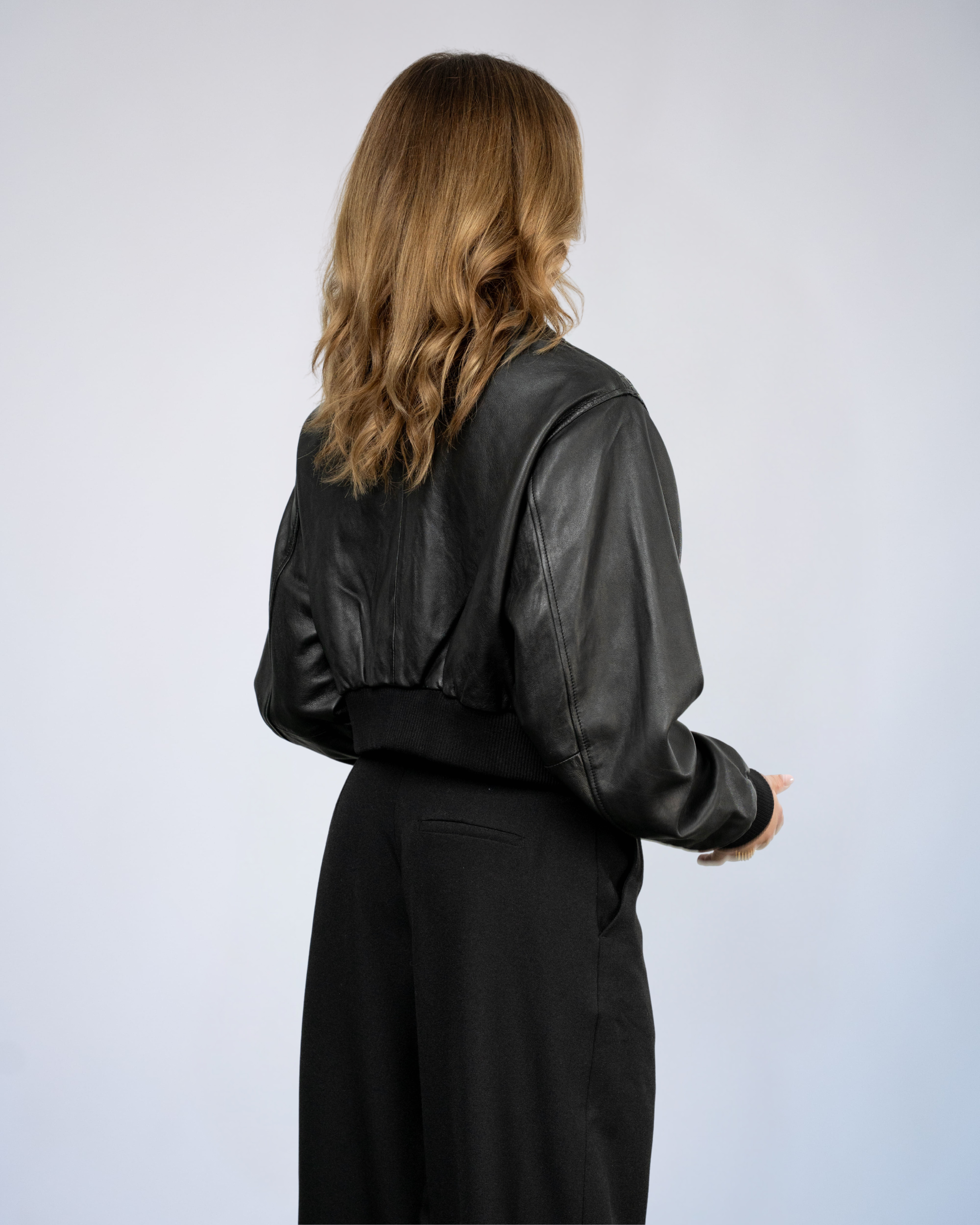 Color 100 - 3 - Aurelia_black_back.jpg
