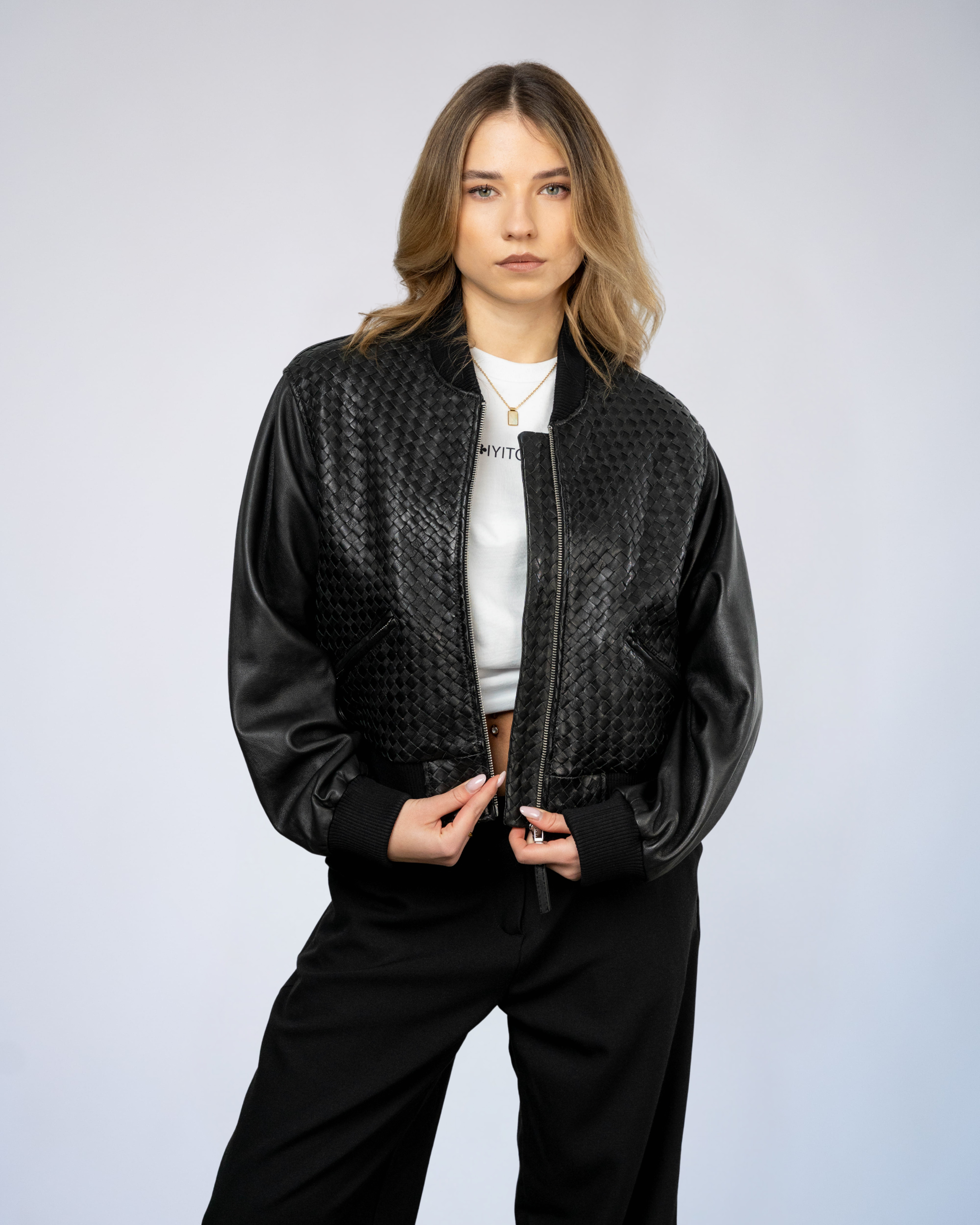 Color 100 - 1 - Aurelia_black_front.jpg