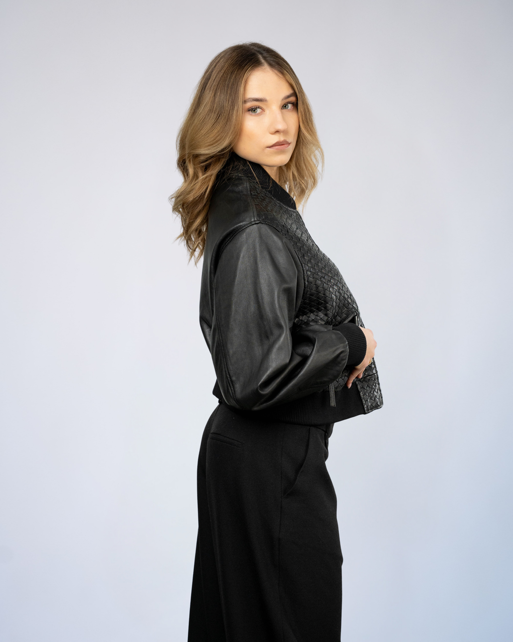Color 100 - 2 - Aurelia_black_side.jpg