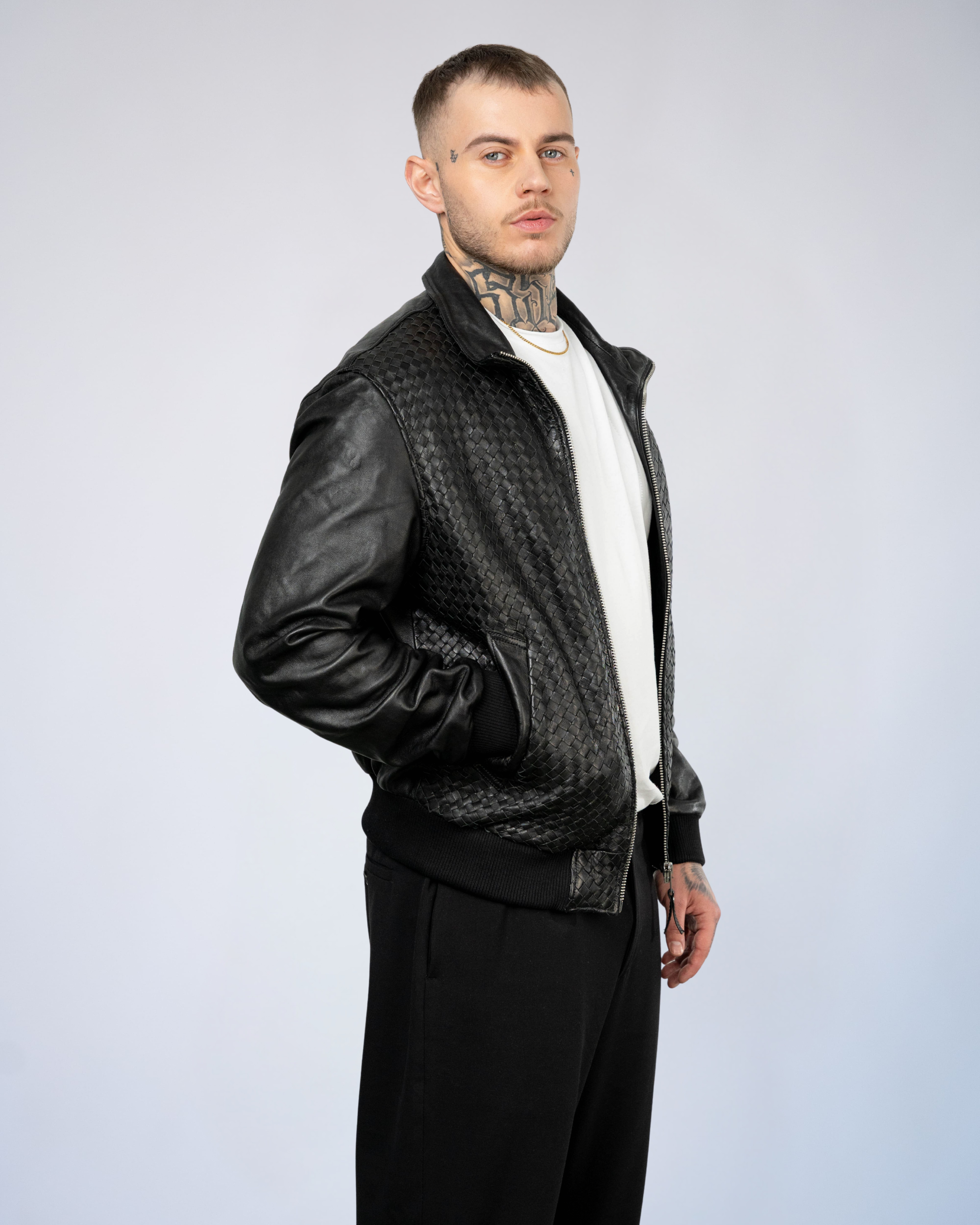 Color 100 - 2 - Aurelio_black_side.jpg