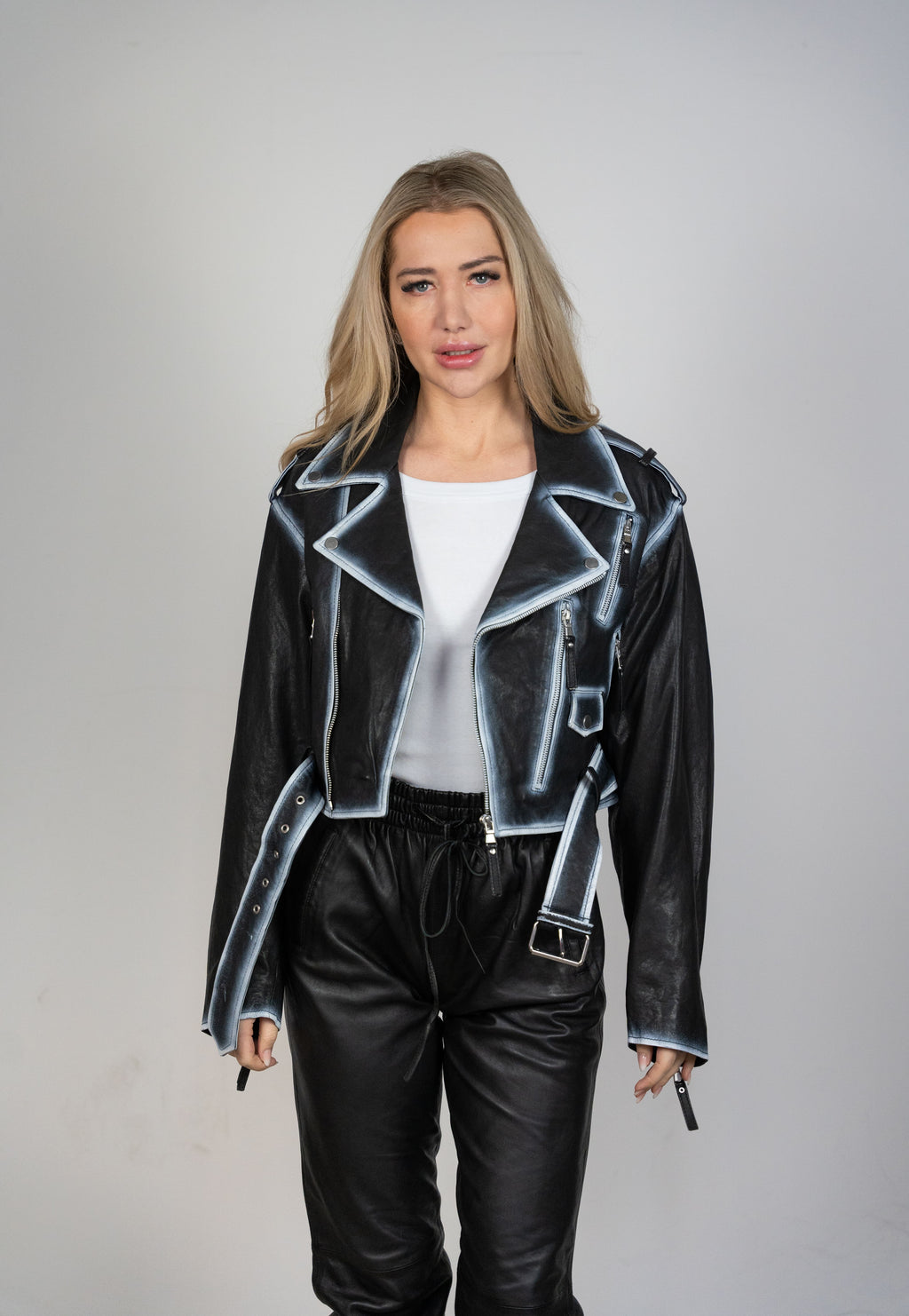 Color 100 - 2 - Cara_Front.jpg