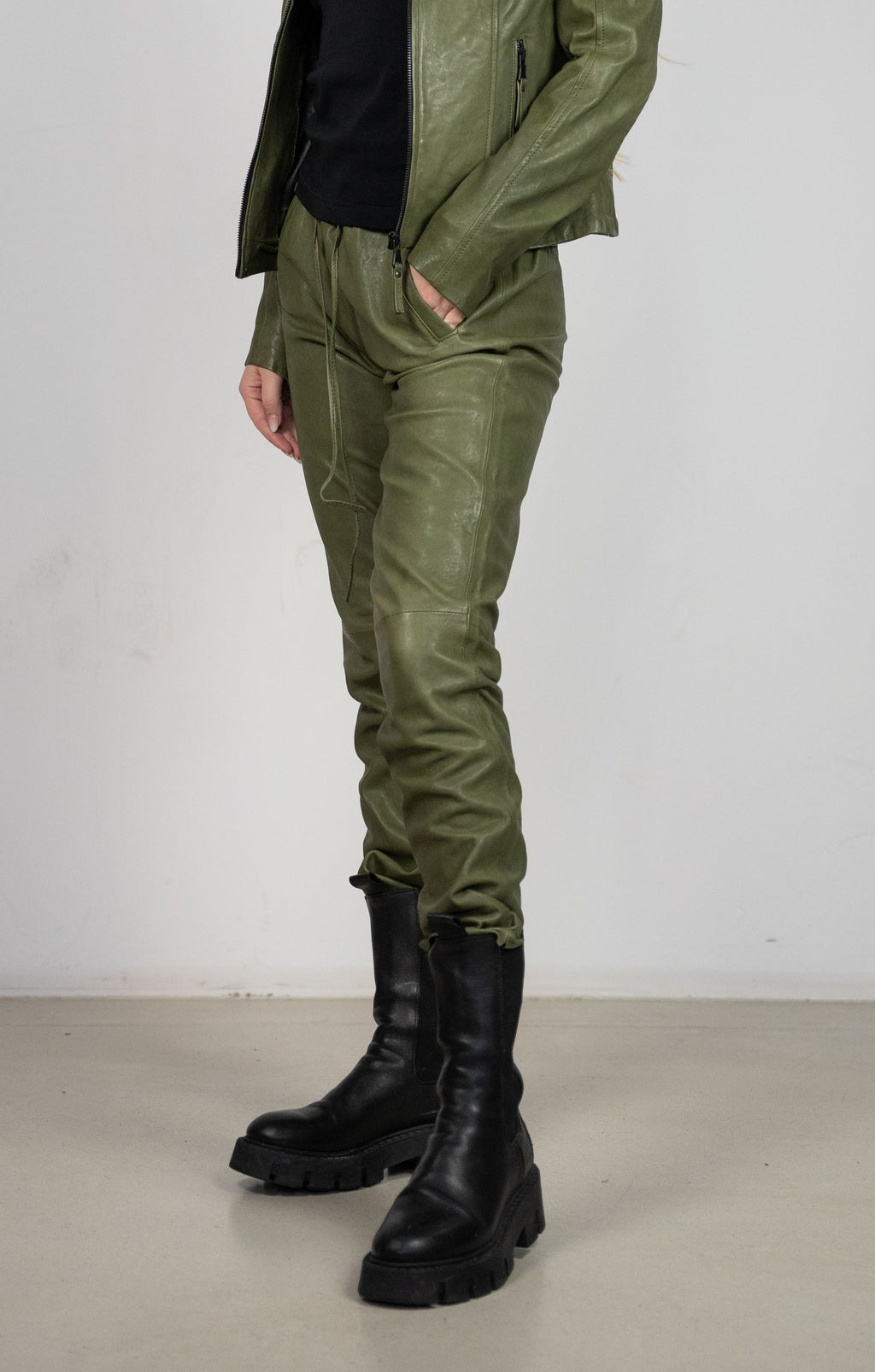 Color 100 - 5 - Cara_Olive_Side.jpg