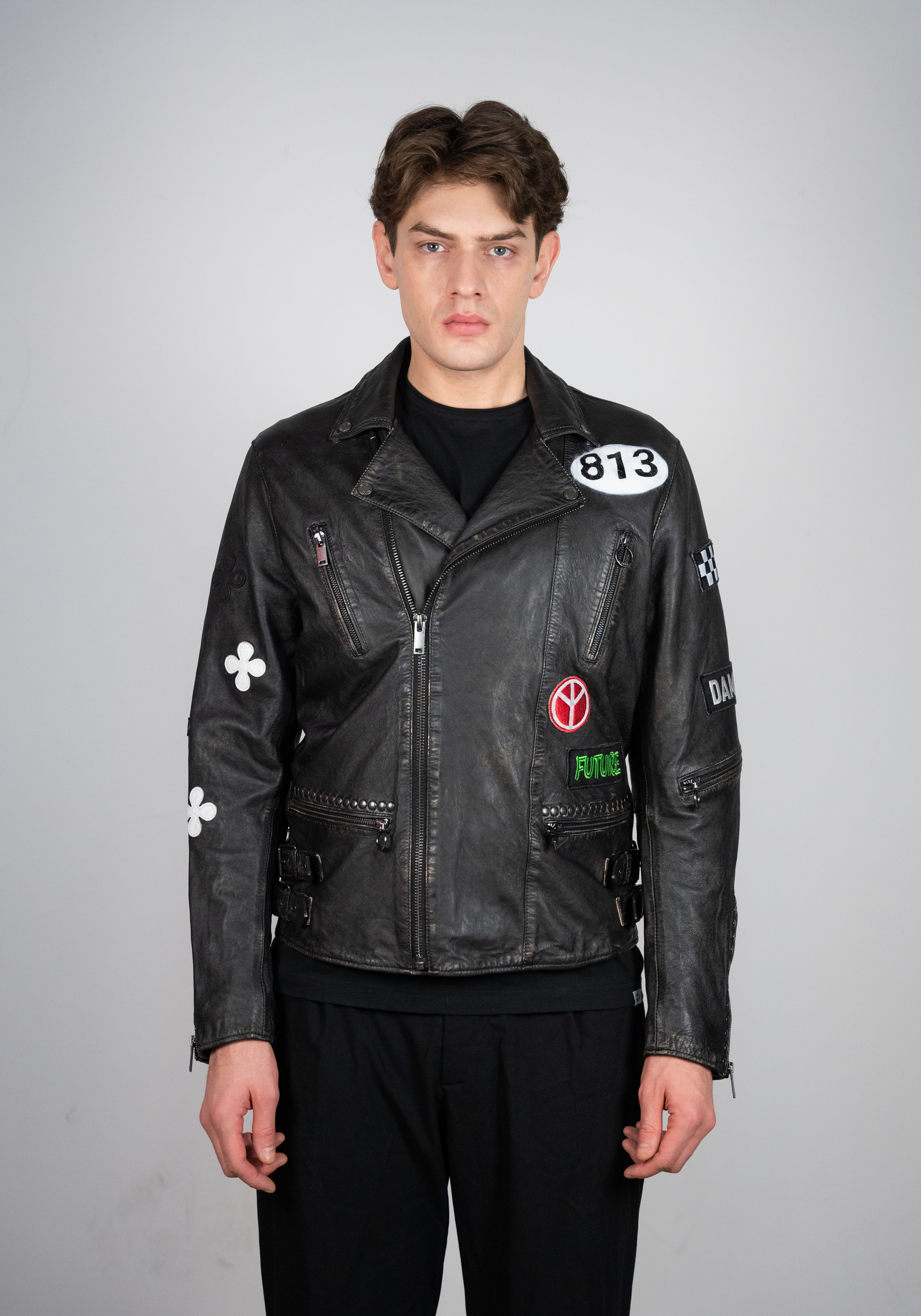 Color 100 - 1 - Carlo_Front.jpg