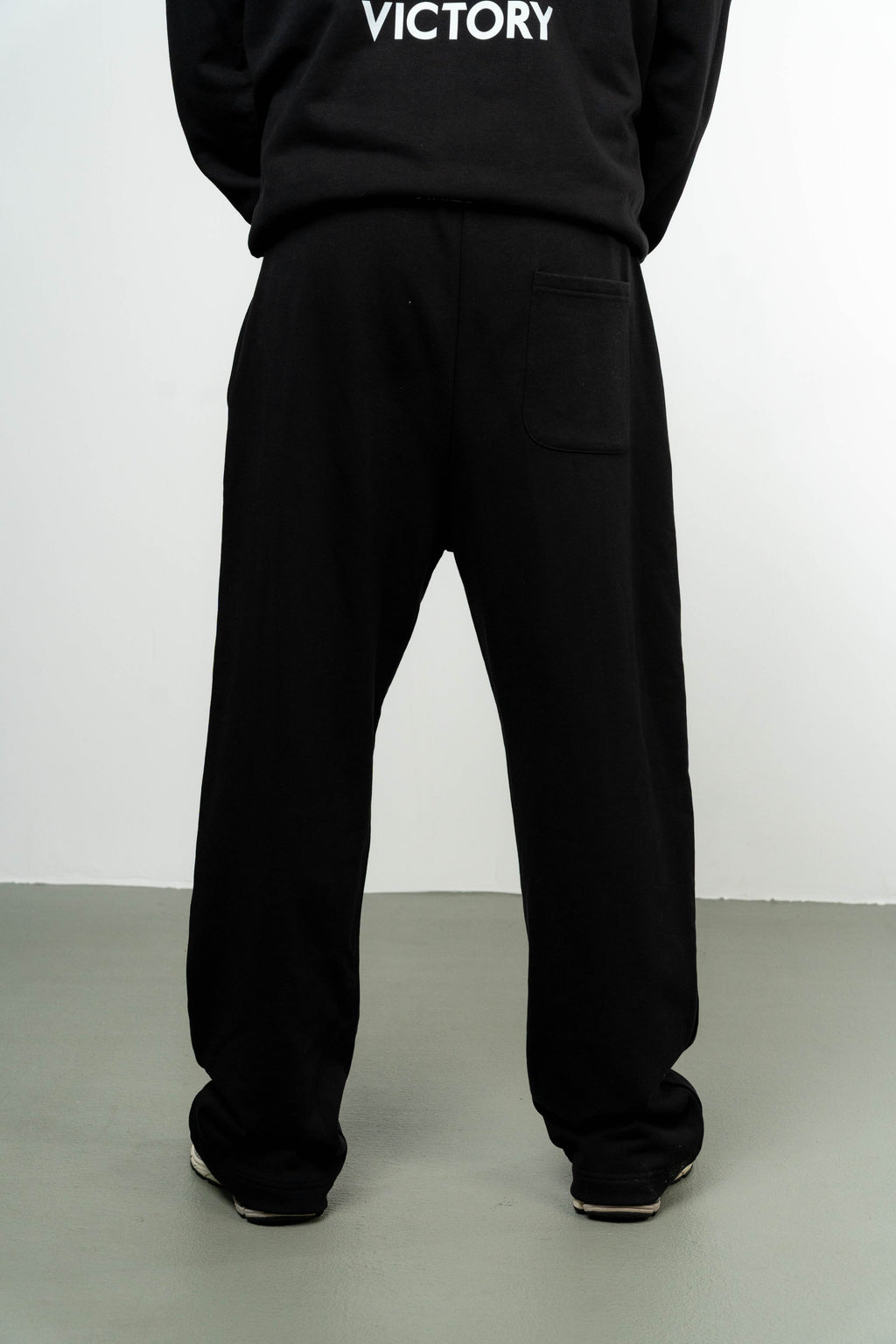 Color 100 - 2 - Dario_black_back.jpg