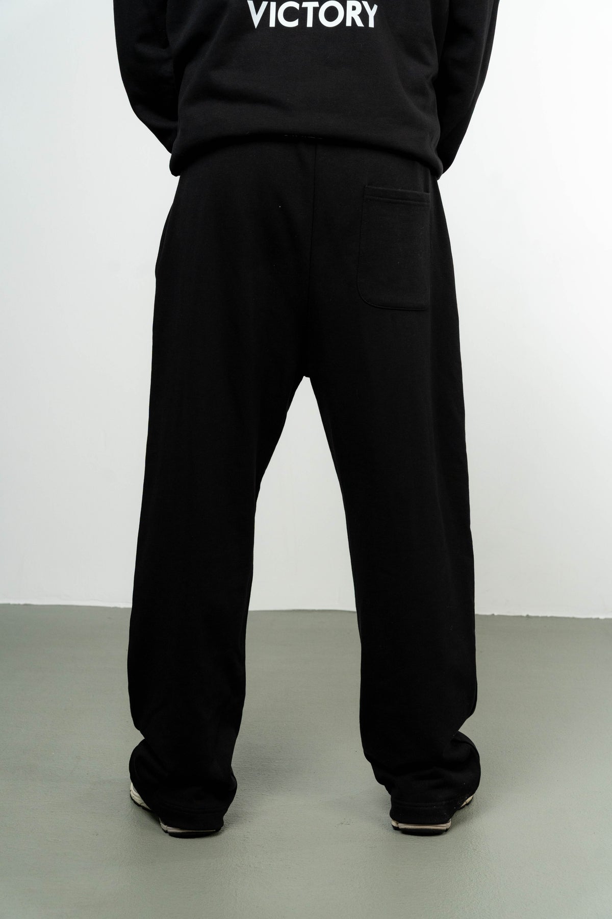 Color 100 - 2 - Dario_black_back.jpg