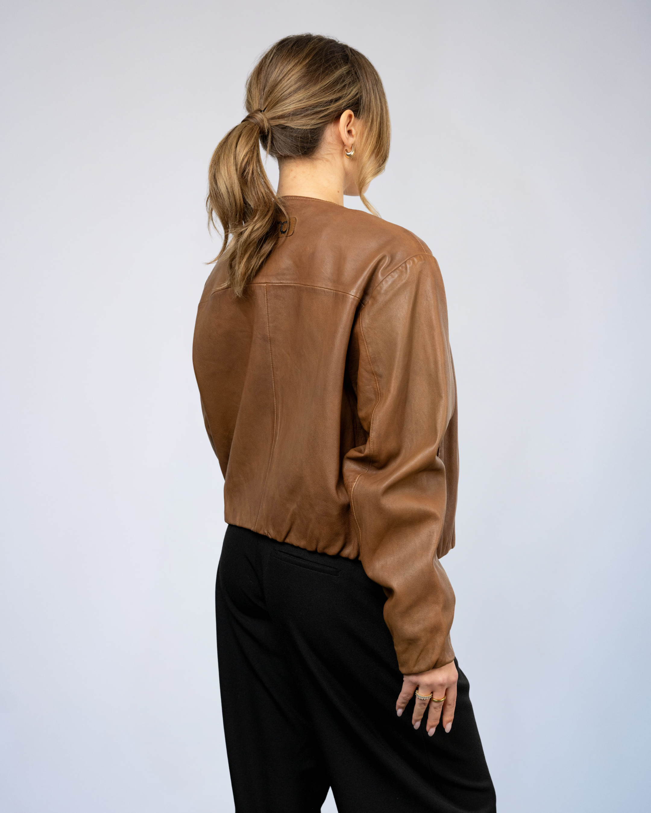 Color 101 - 6 - Eliana_brown_back.jpg