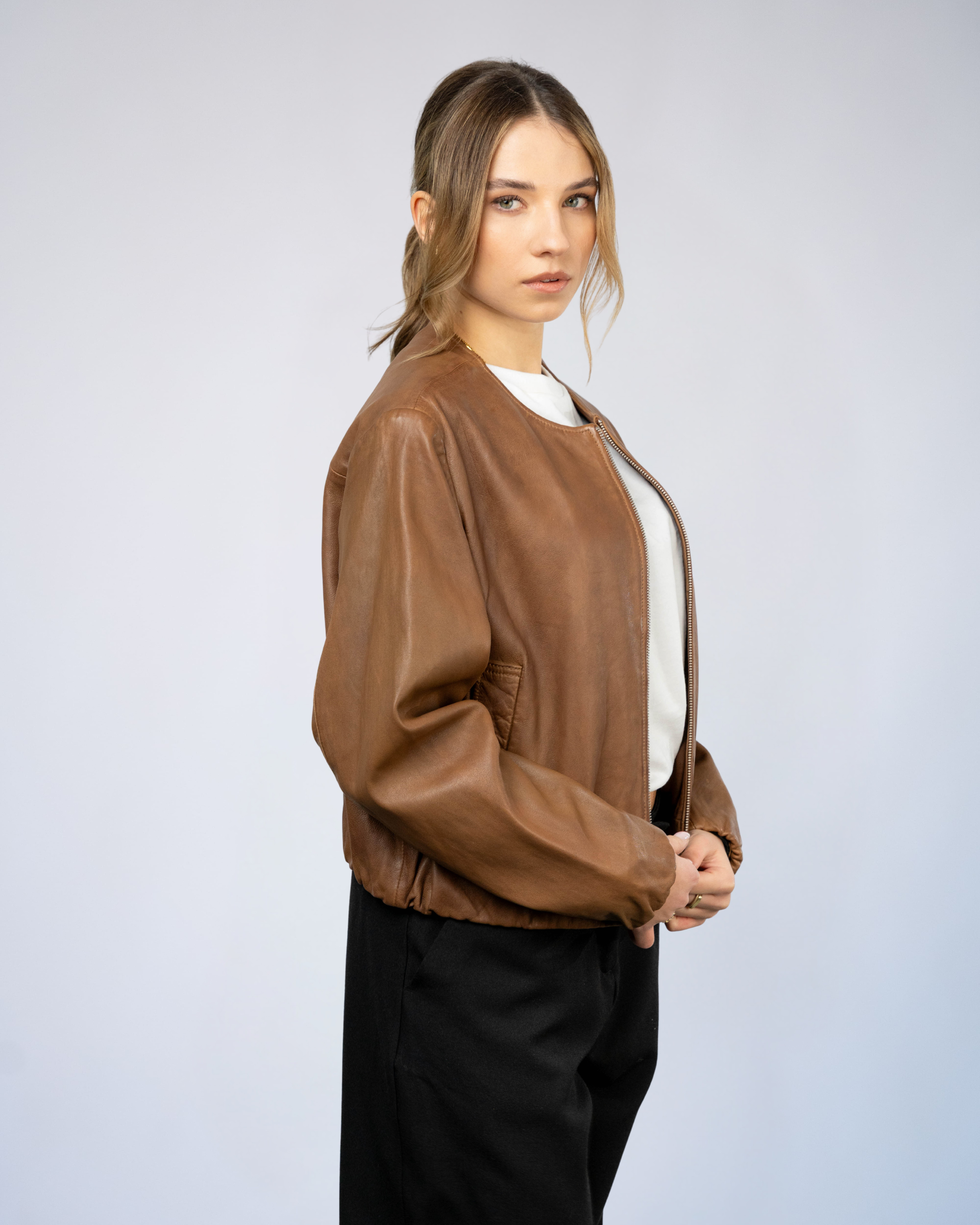 Color 101 - 5 - Eliana_brown_side.jpg
