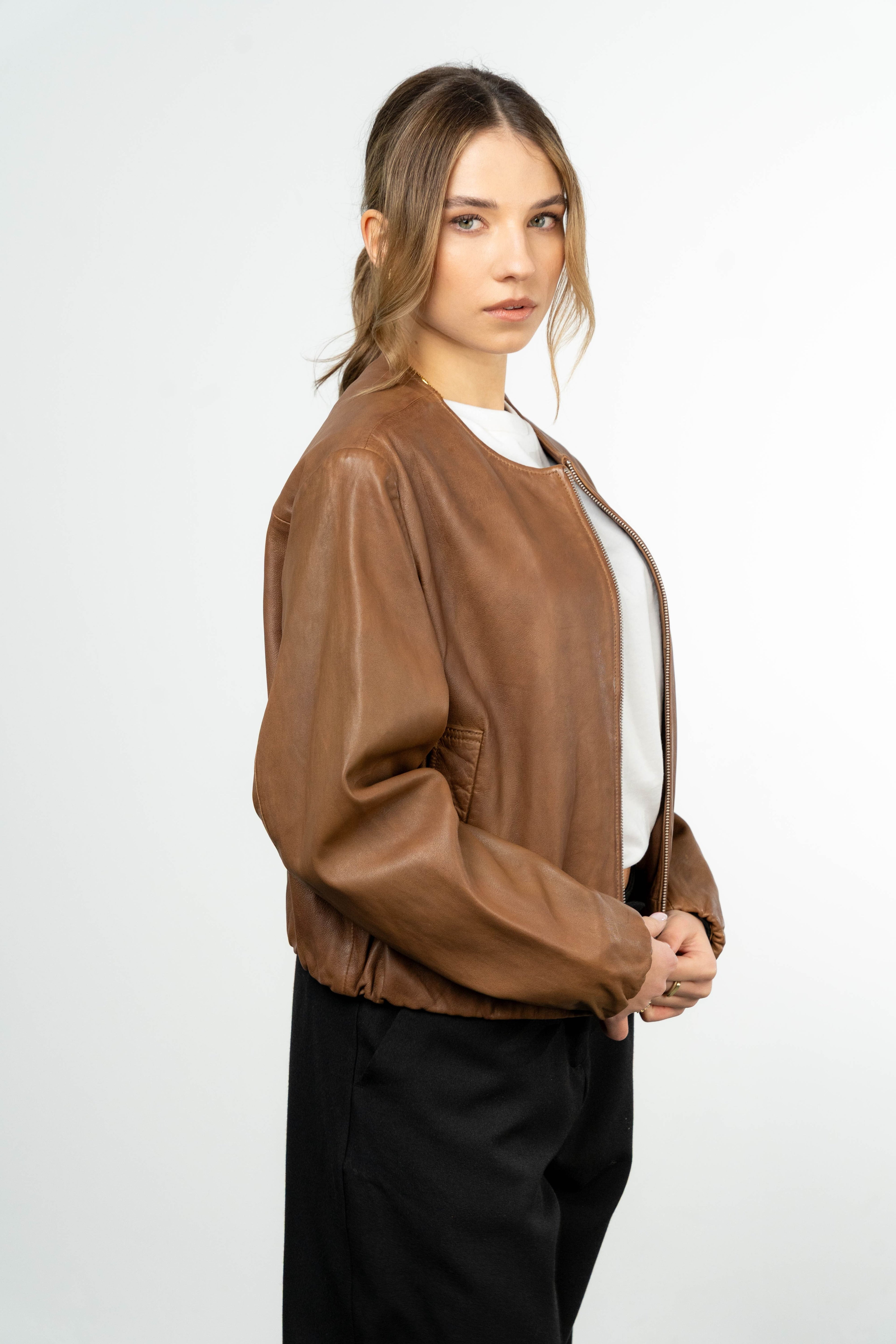 Color 101 - 5 - Eliana_brown_side.jpg