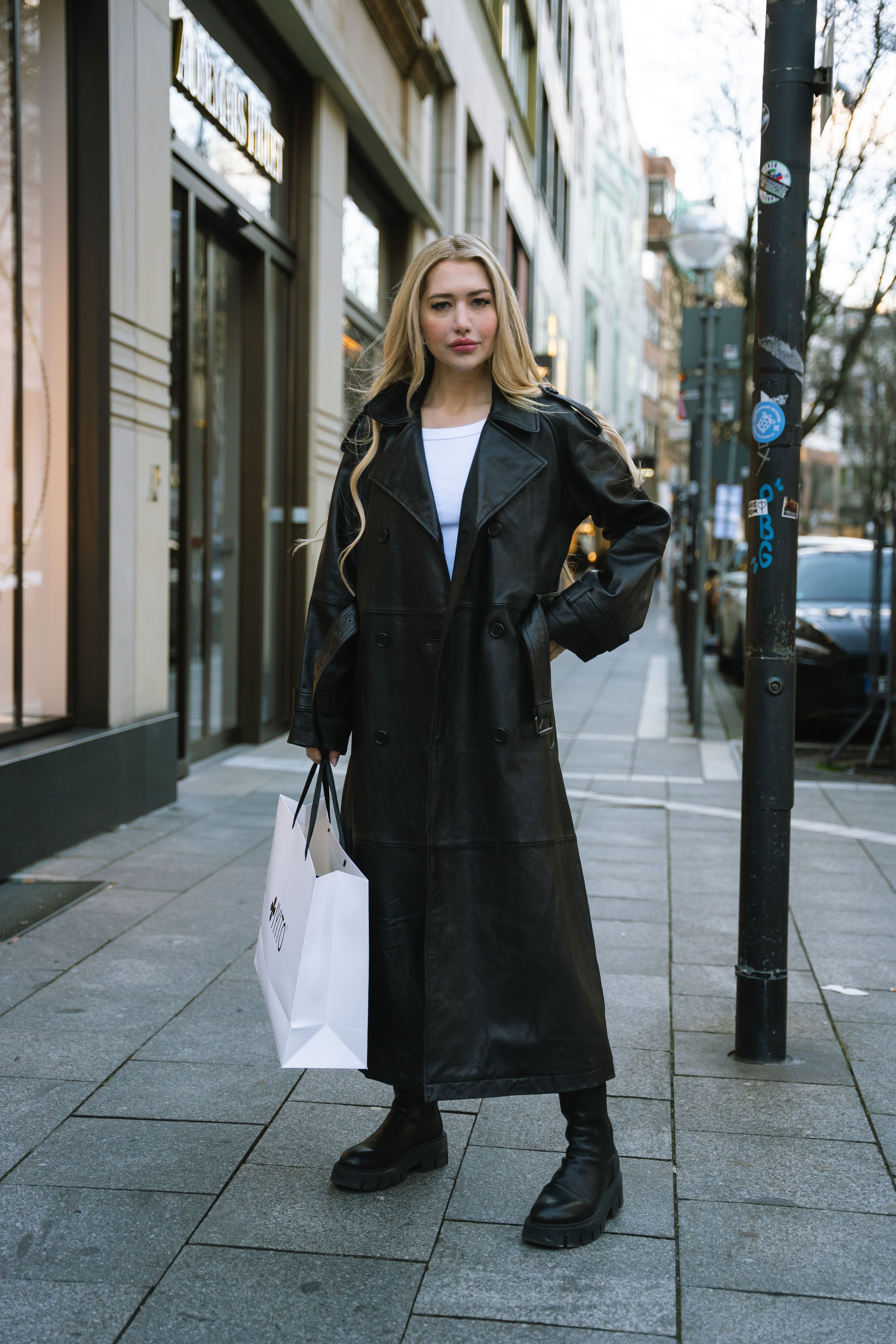 Color 100 - 1 - Eliza_Black_Image.jpg