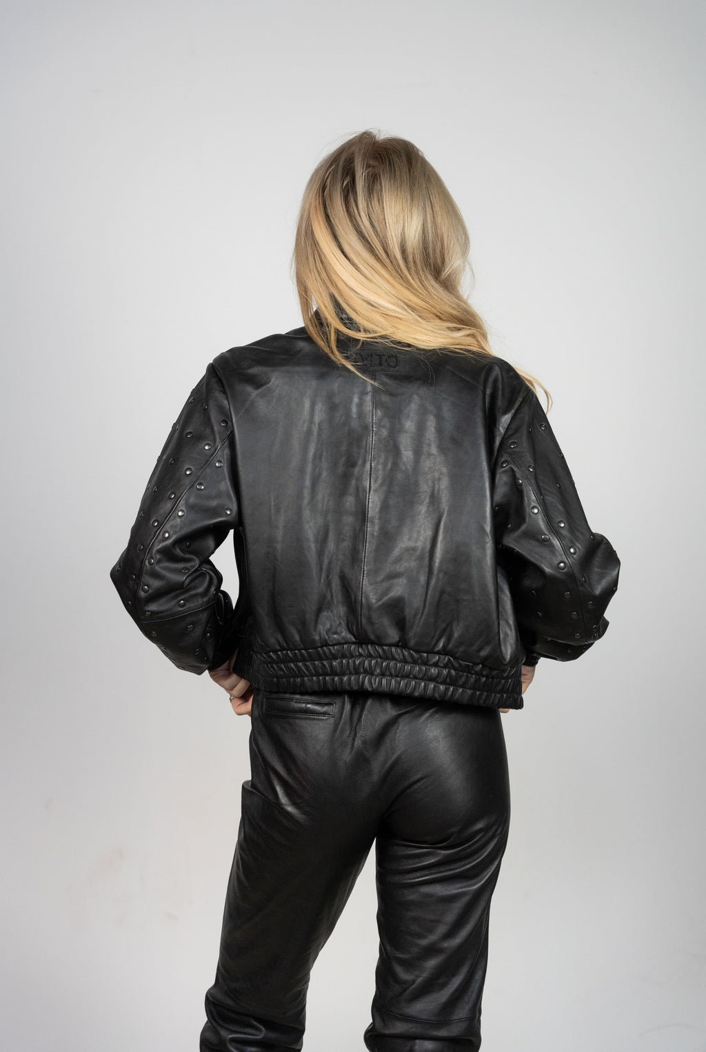 Color 100 - 3 - Florence_Black_Back.jpg