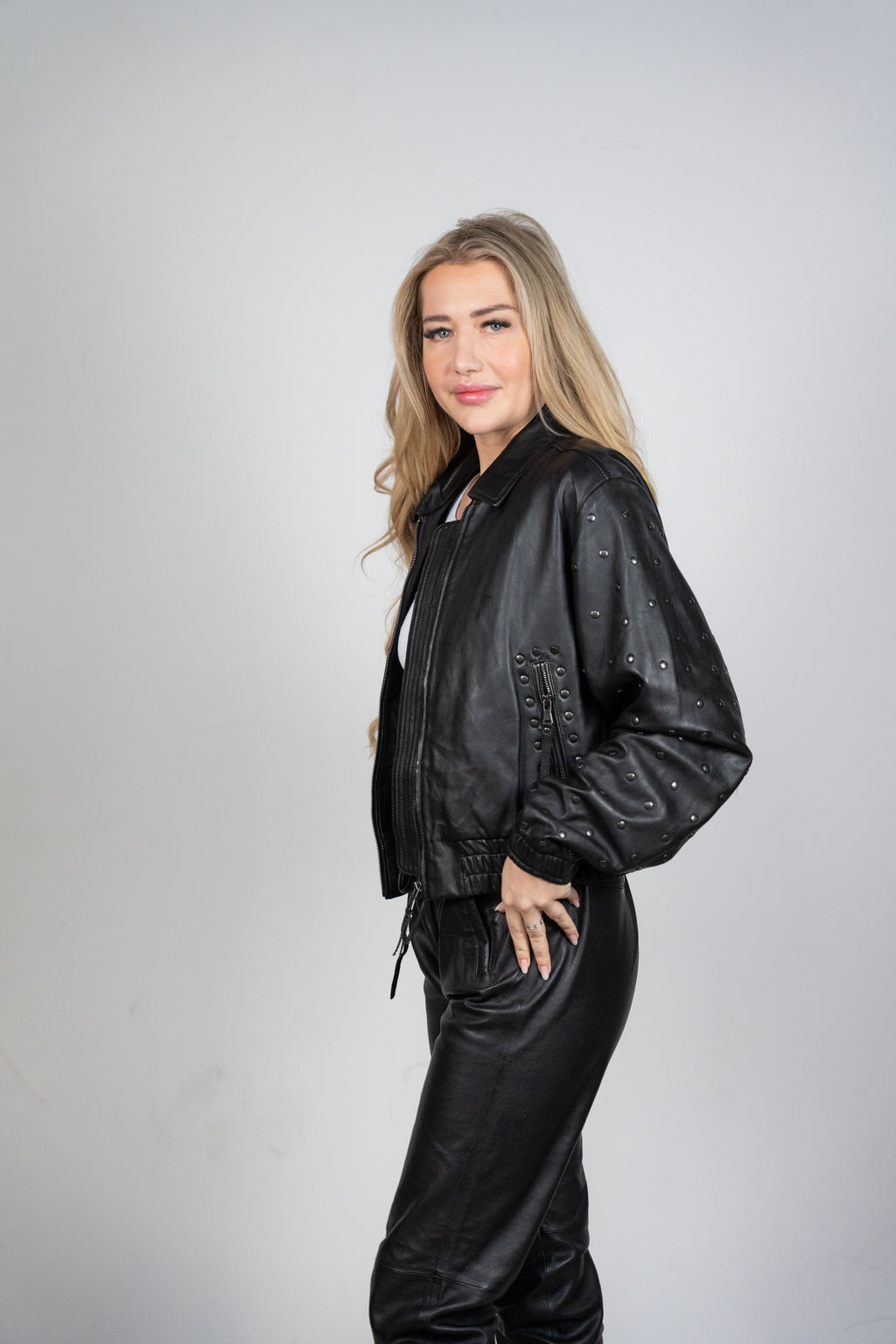 Color 100 - 2 - Florence_Black_Side.jpg