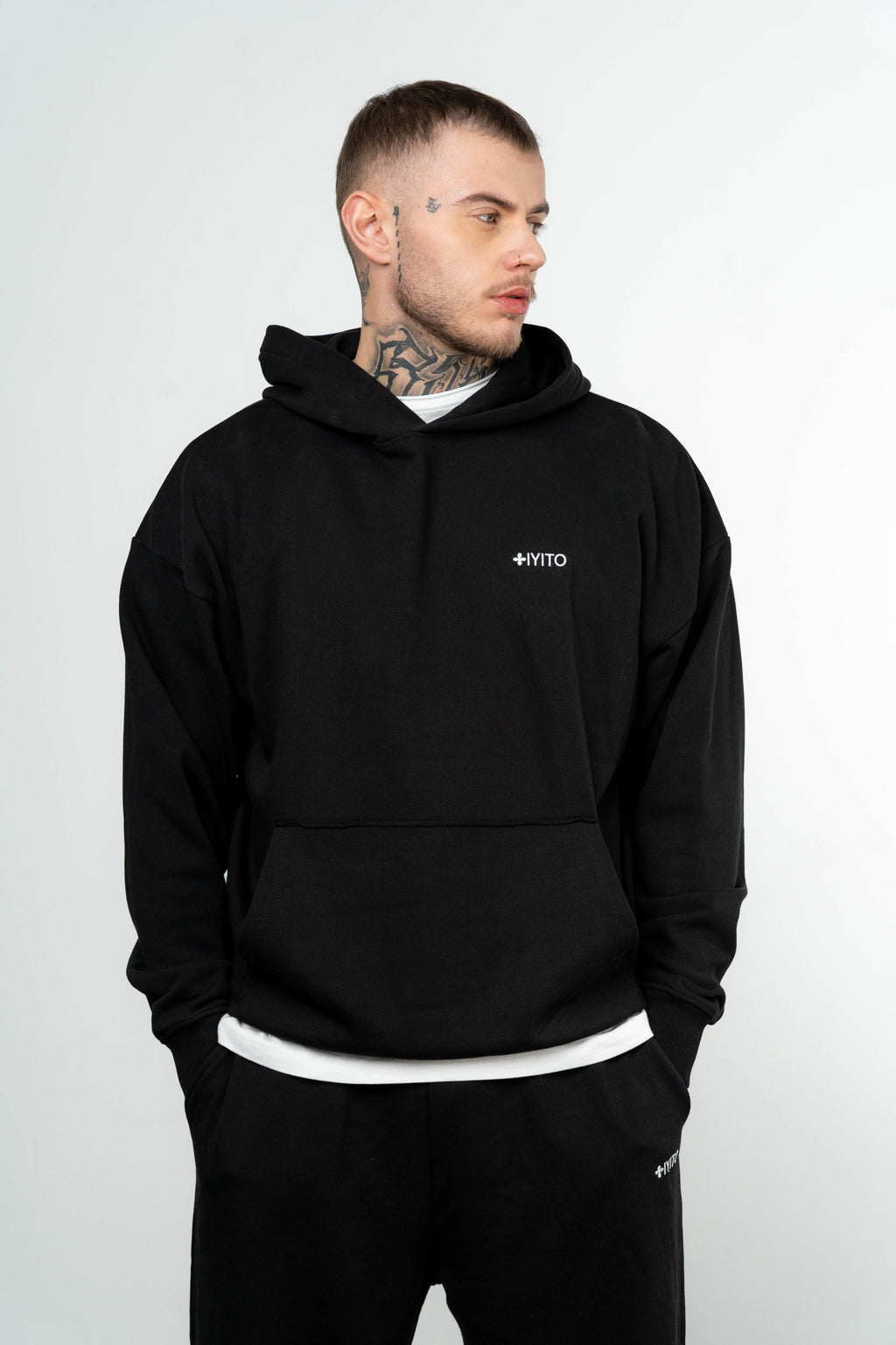Color 100 - 1 - Hector_black_front.jpg