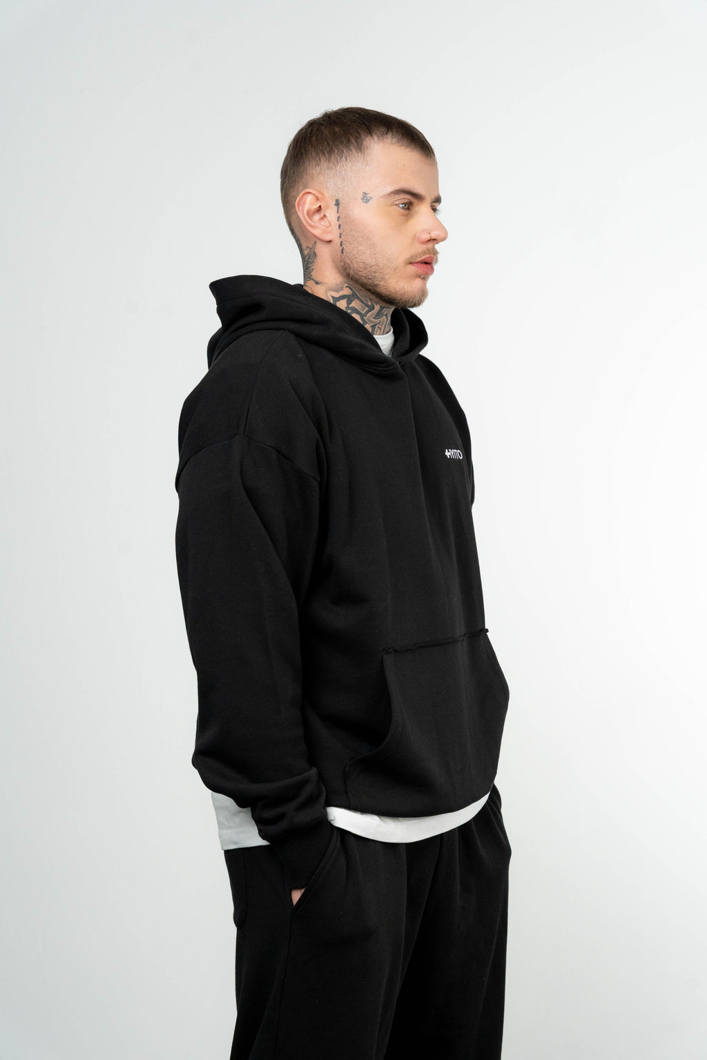 Color 100 - 2 - Hector_black_side.jpg