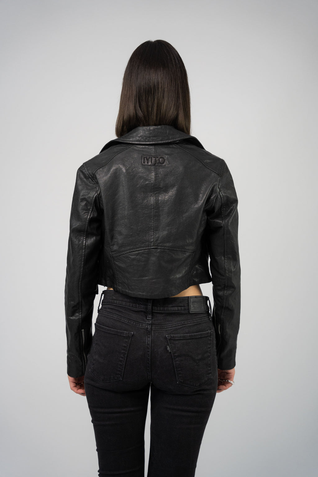 Color 100 - 4 - Jessica Black.jpg