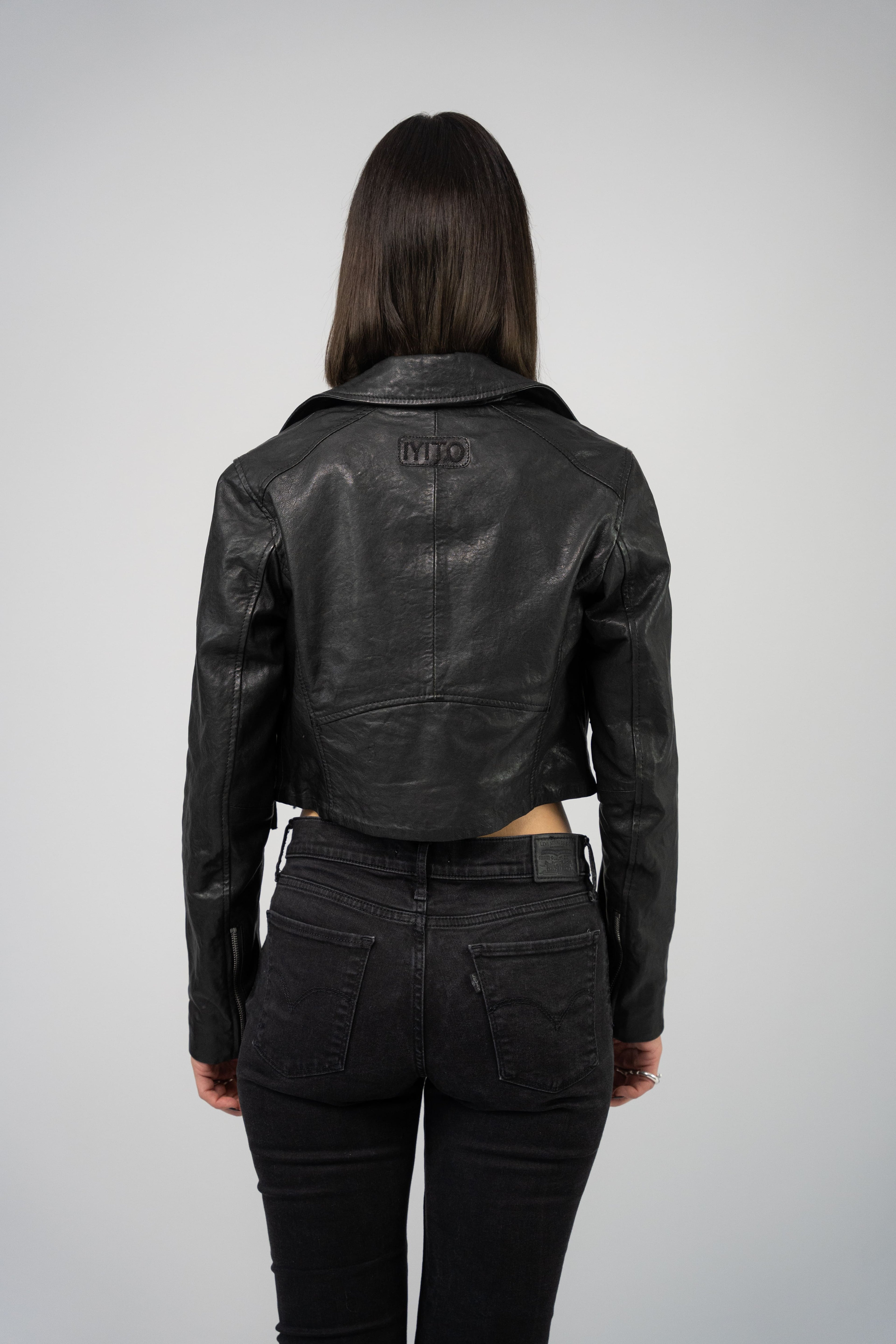 Color 100 - 4 - Jessica Black.jpg