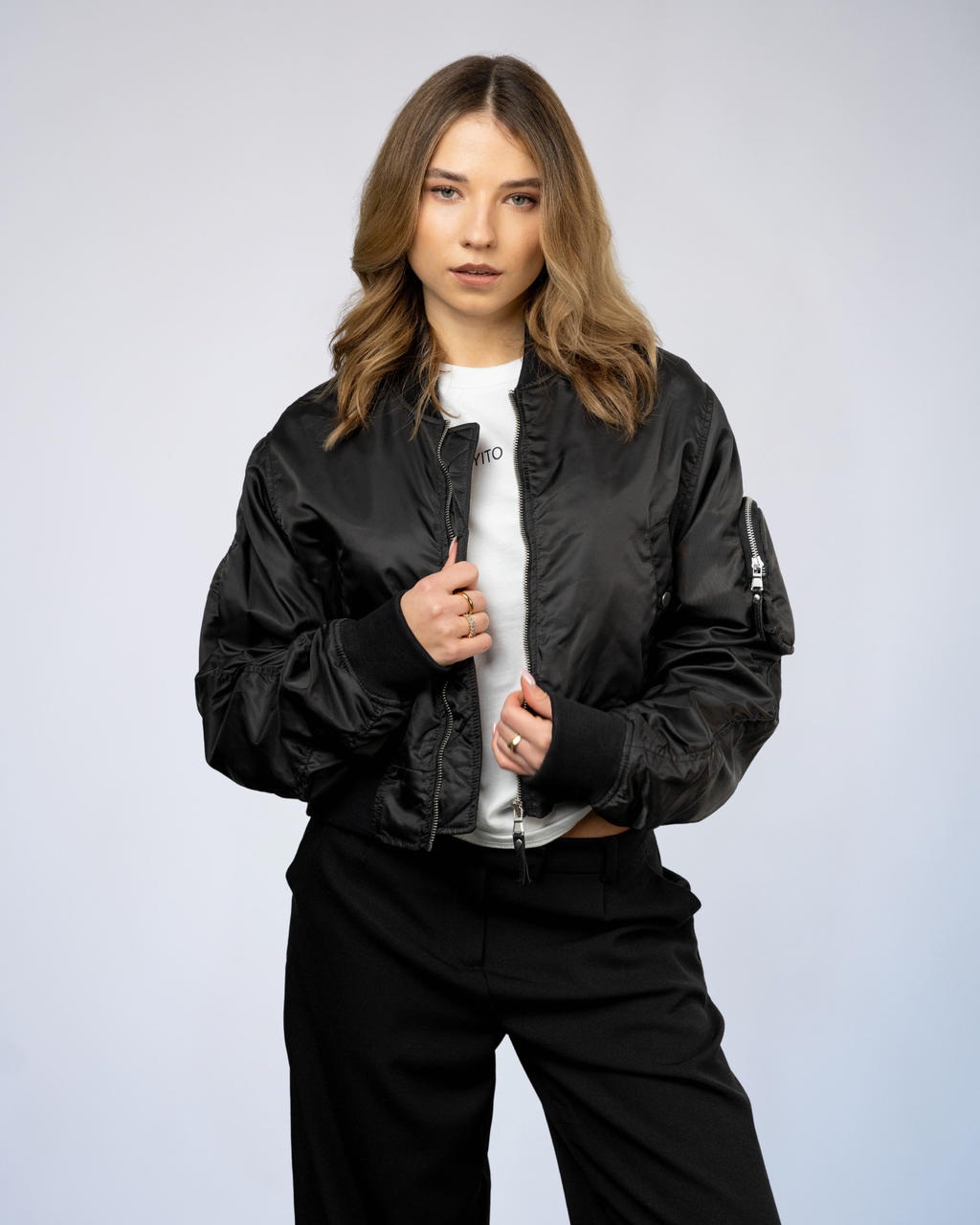 Color 100 - 1 - Julia_black_front.jpg