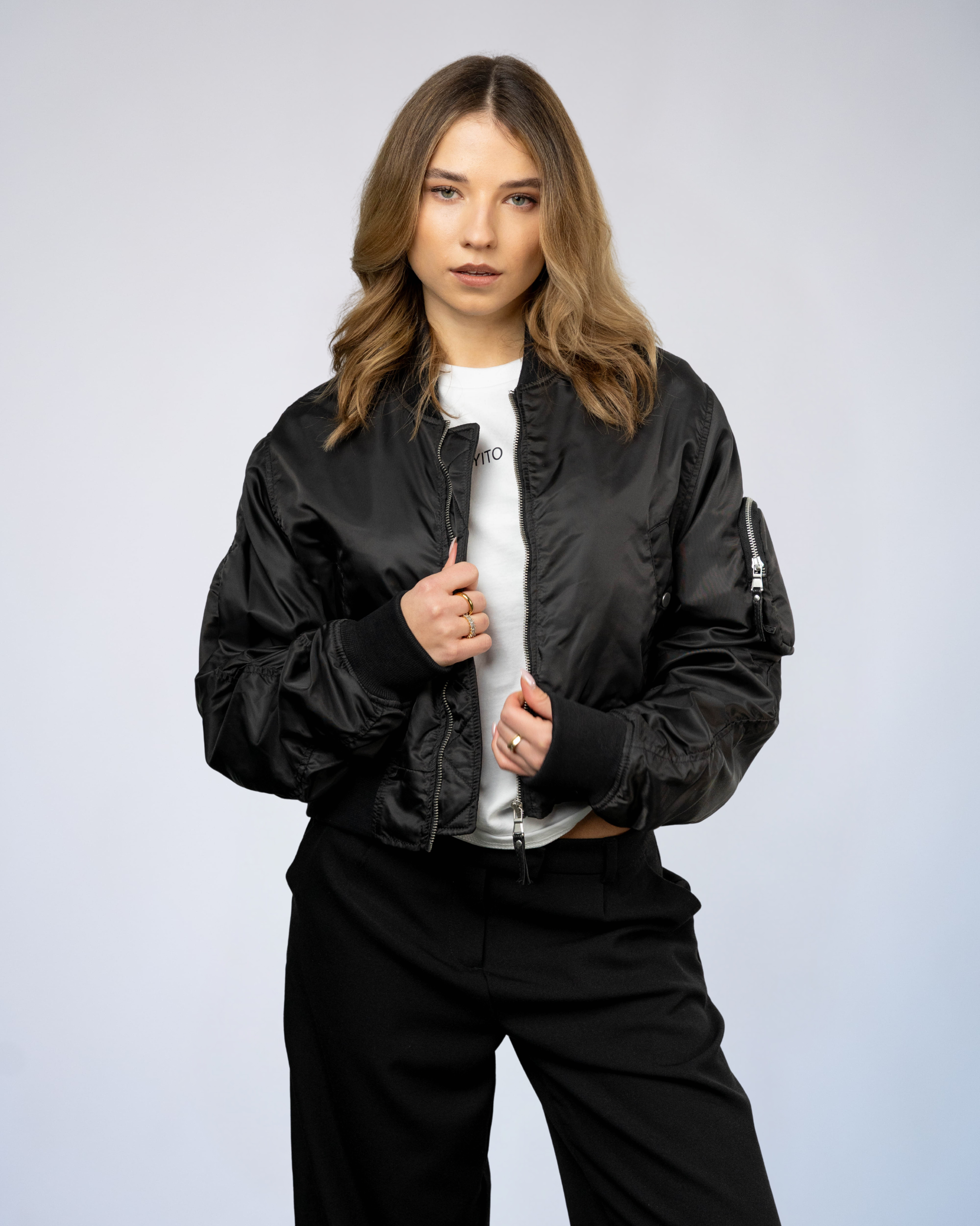 Color 100 - 1 - Julia_black_front.jpg