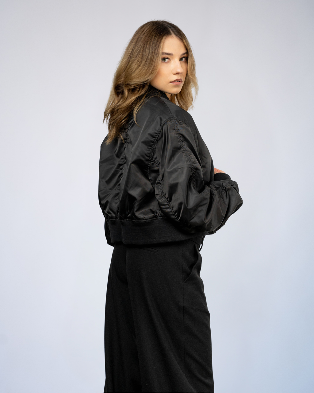 Color 100 - 2 - Julia_black_back.jpg