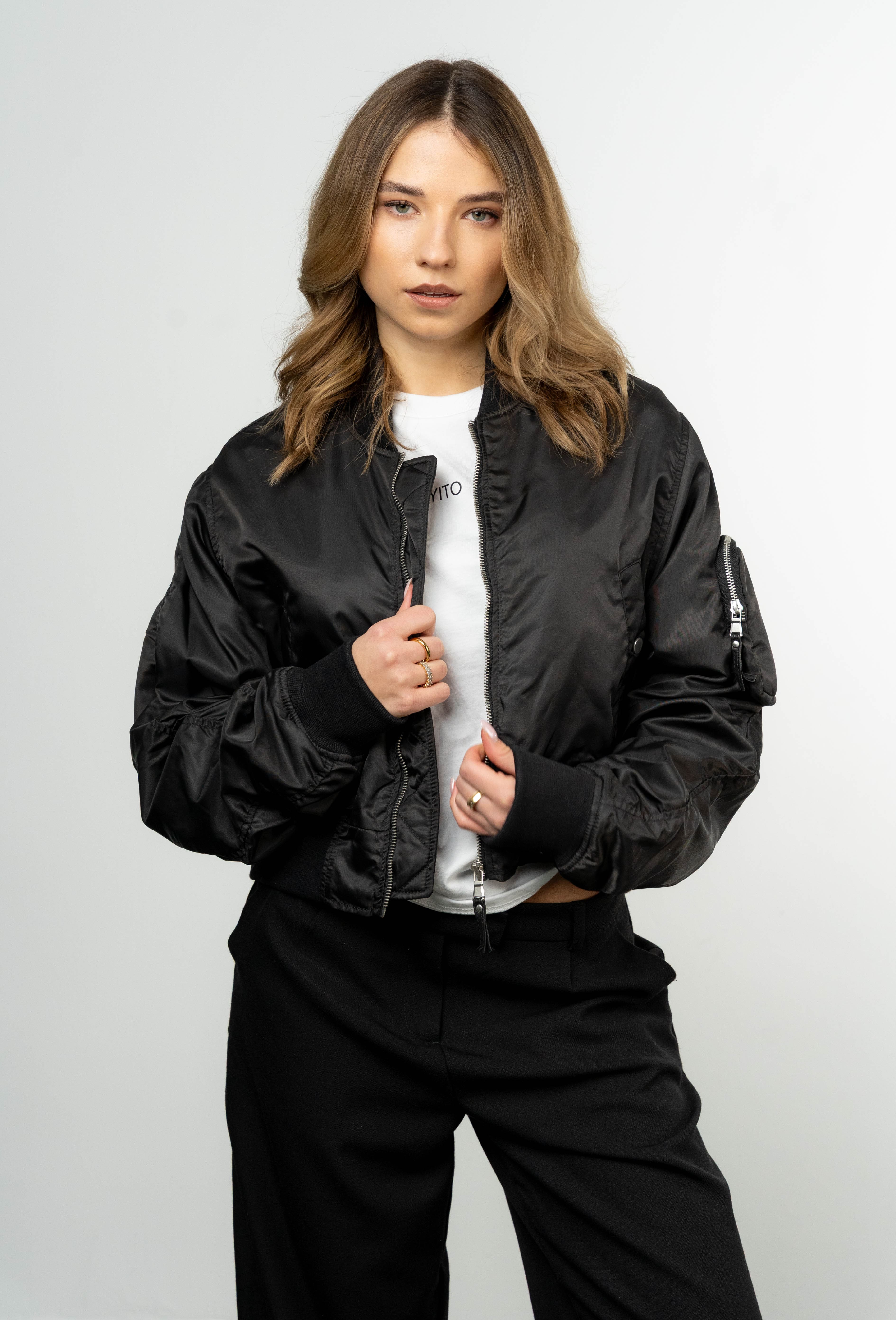 Color 100 - 1 - Julia_black_front.jpg