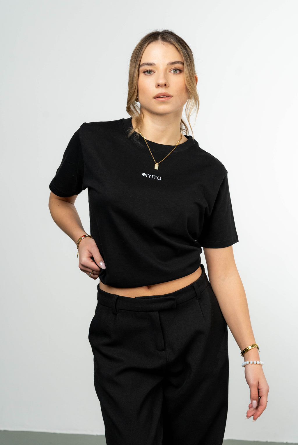 Color 100 - 1 - Leni_black_front.jpg