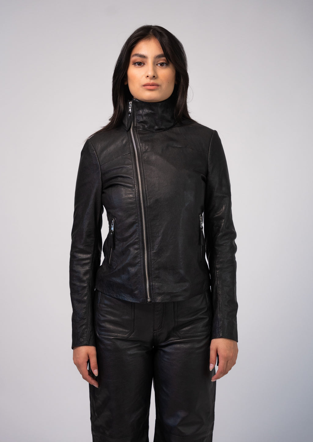 Color 100 - 1 - Lina Black Front.jpg