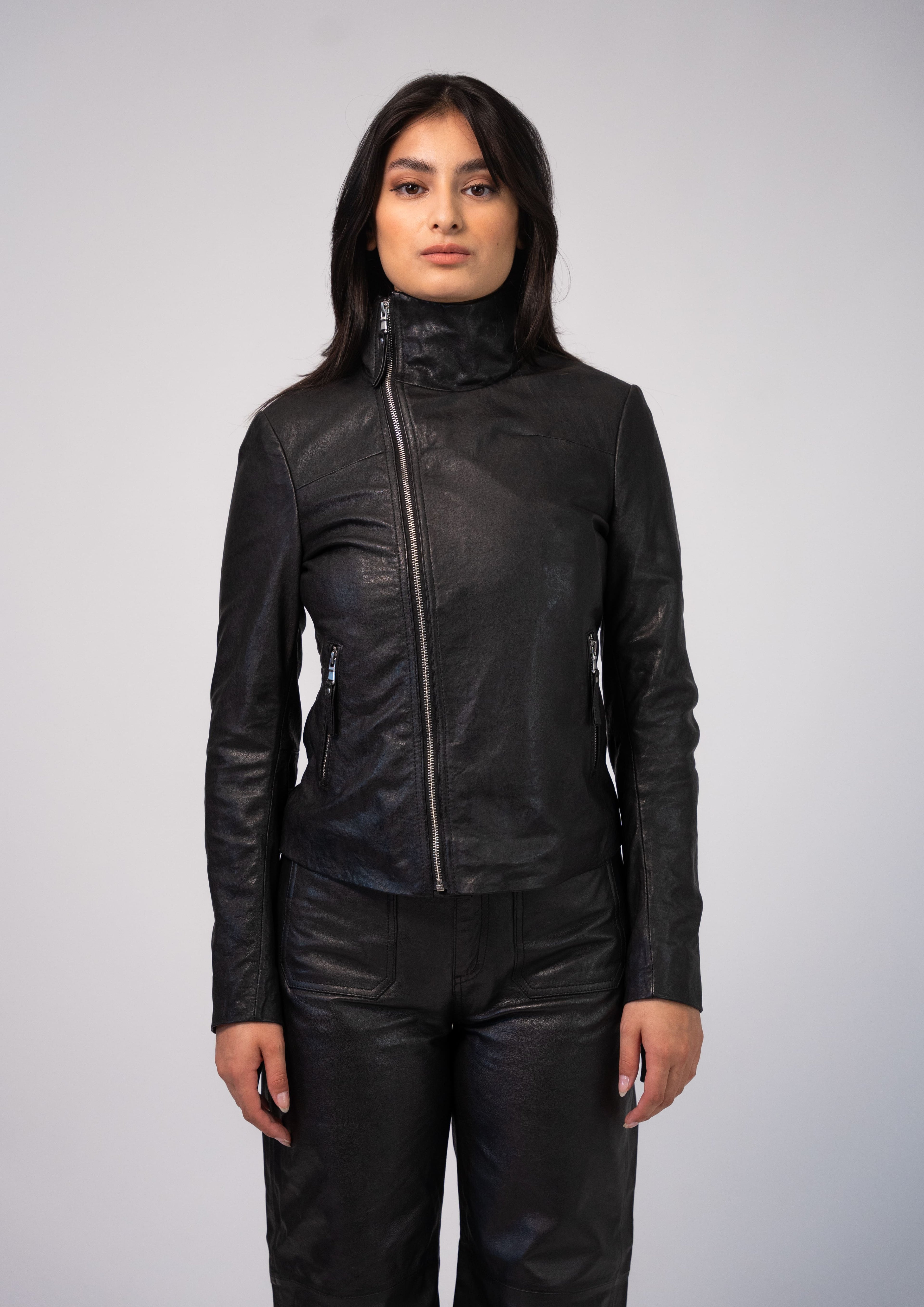 Color 100 - 1 - Lina Black Front.jpg