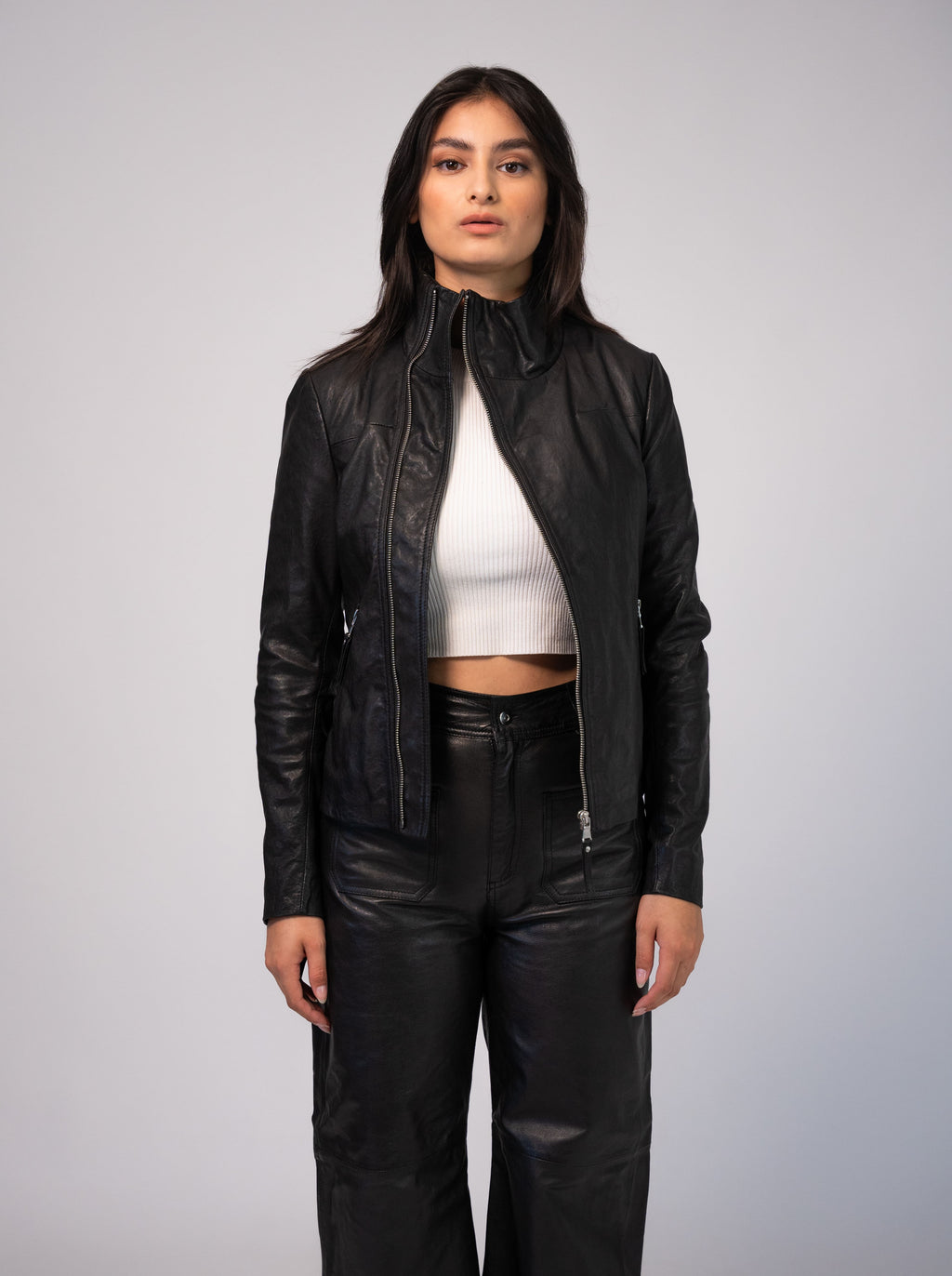 Color 100 - 2 - Lina Black Front 1.jpg