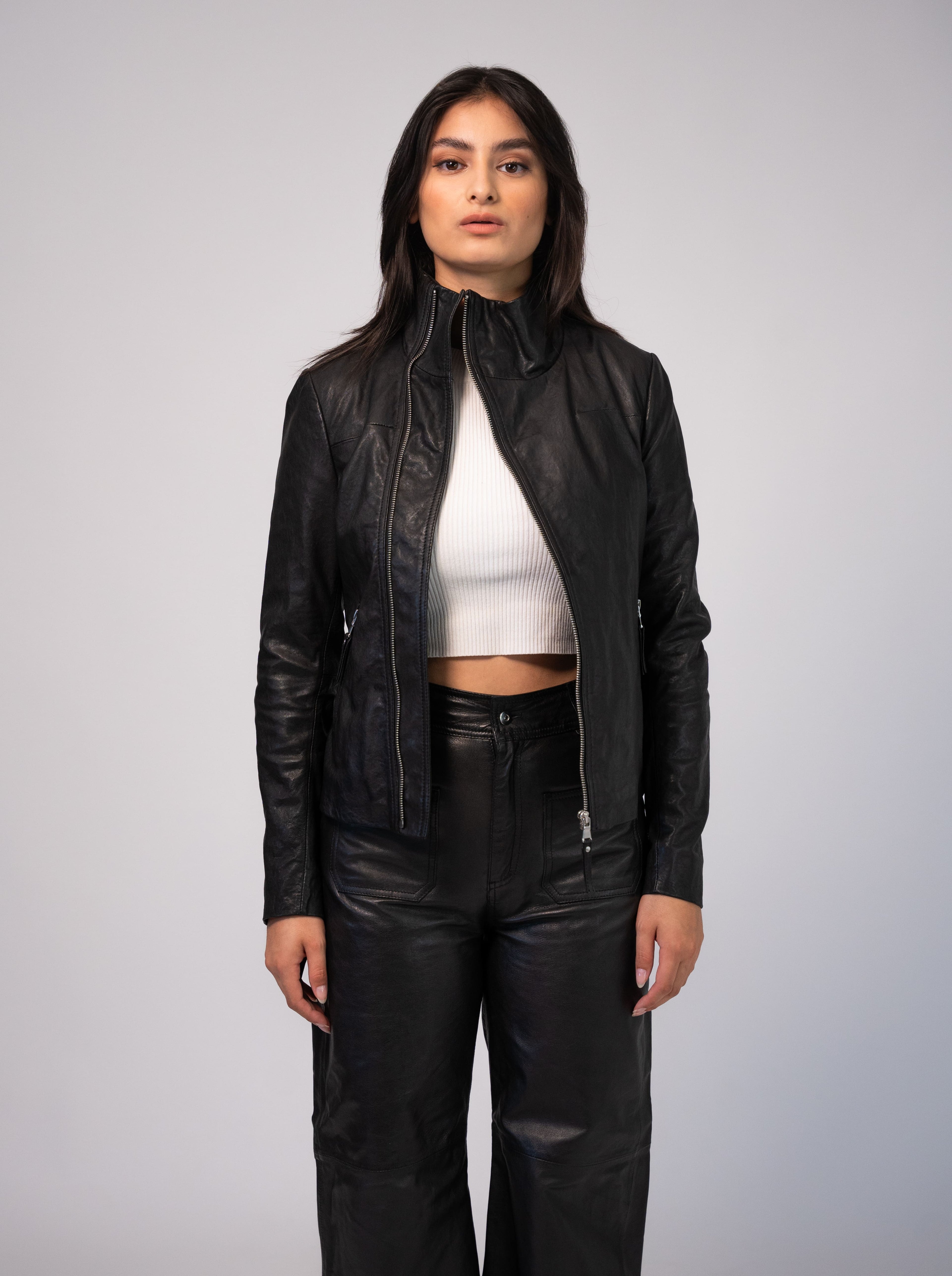 Color 100 - 2 - Lina Black Front 1.jpg