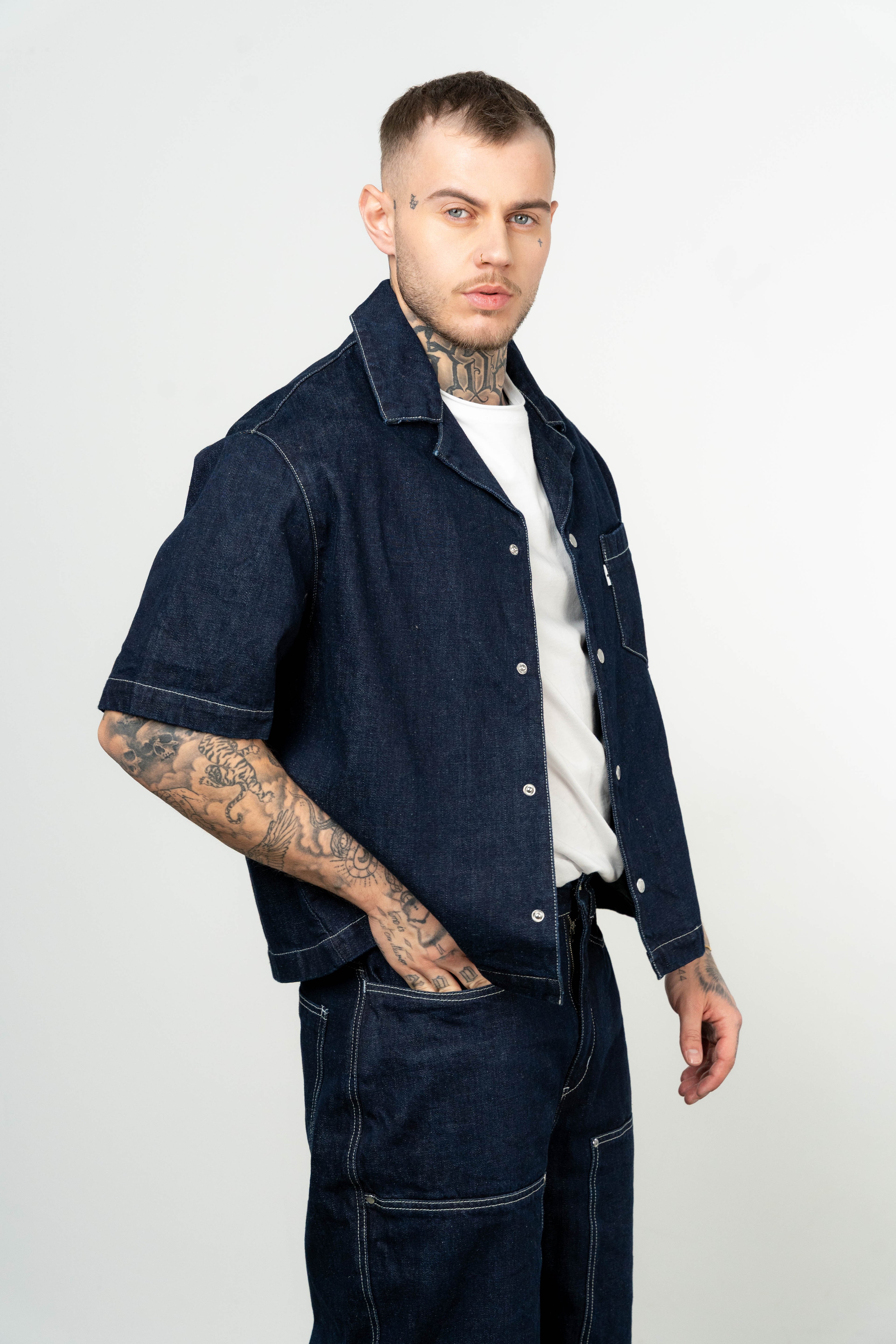 Color 105 - 5 - Lovro_darkblue_side.jpg