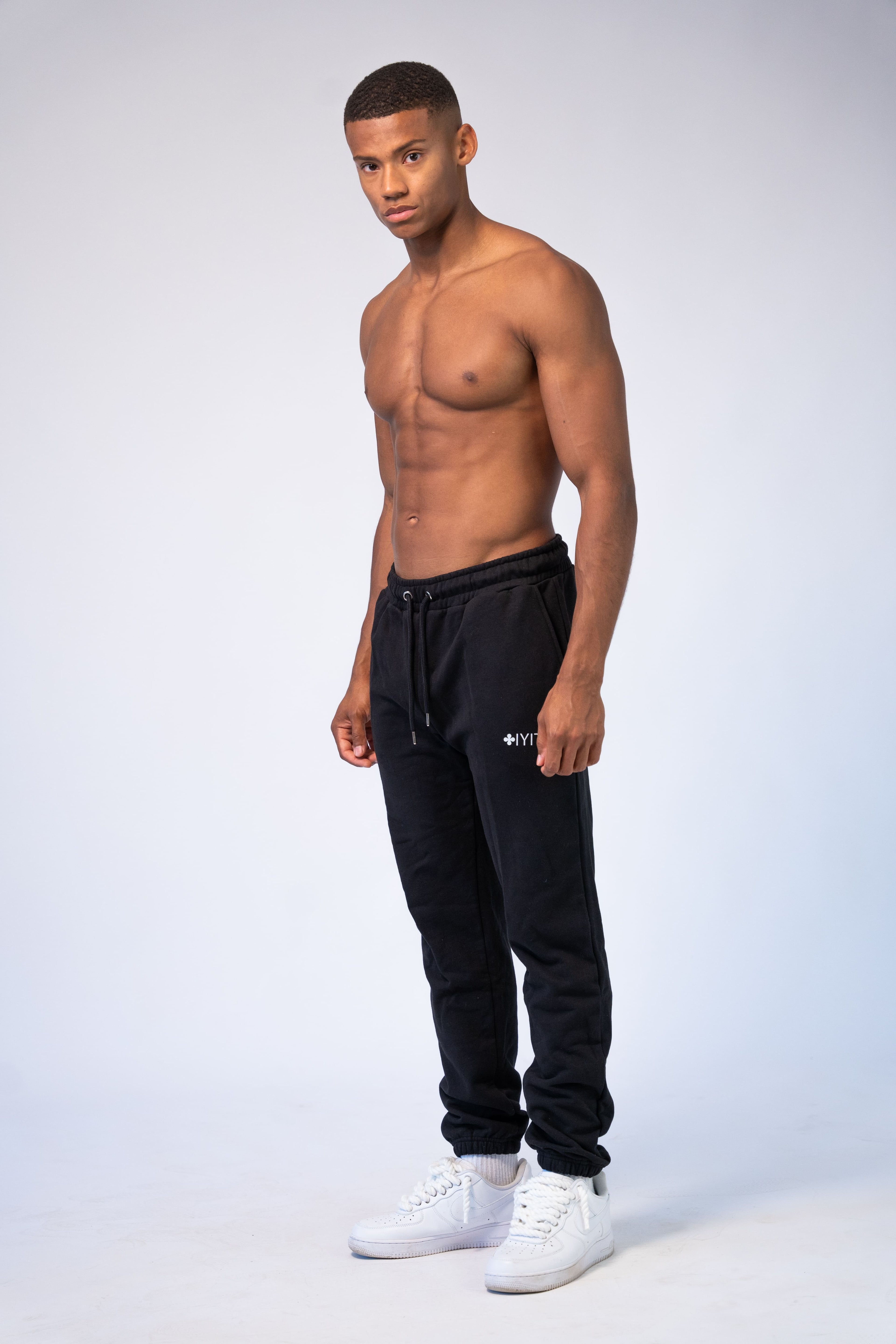 Color 100 - 2 - Luca Black Side.jpg