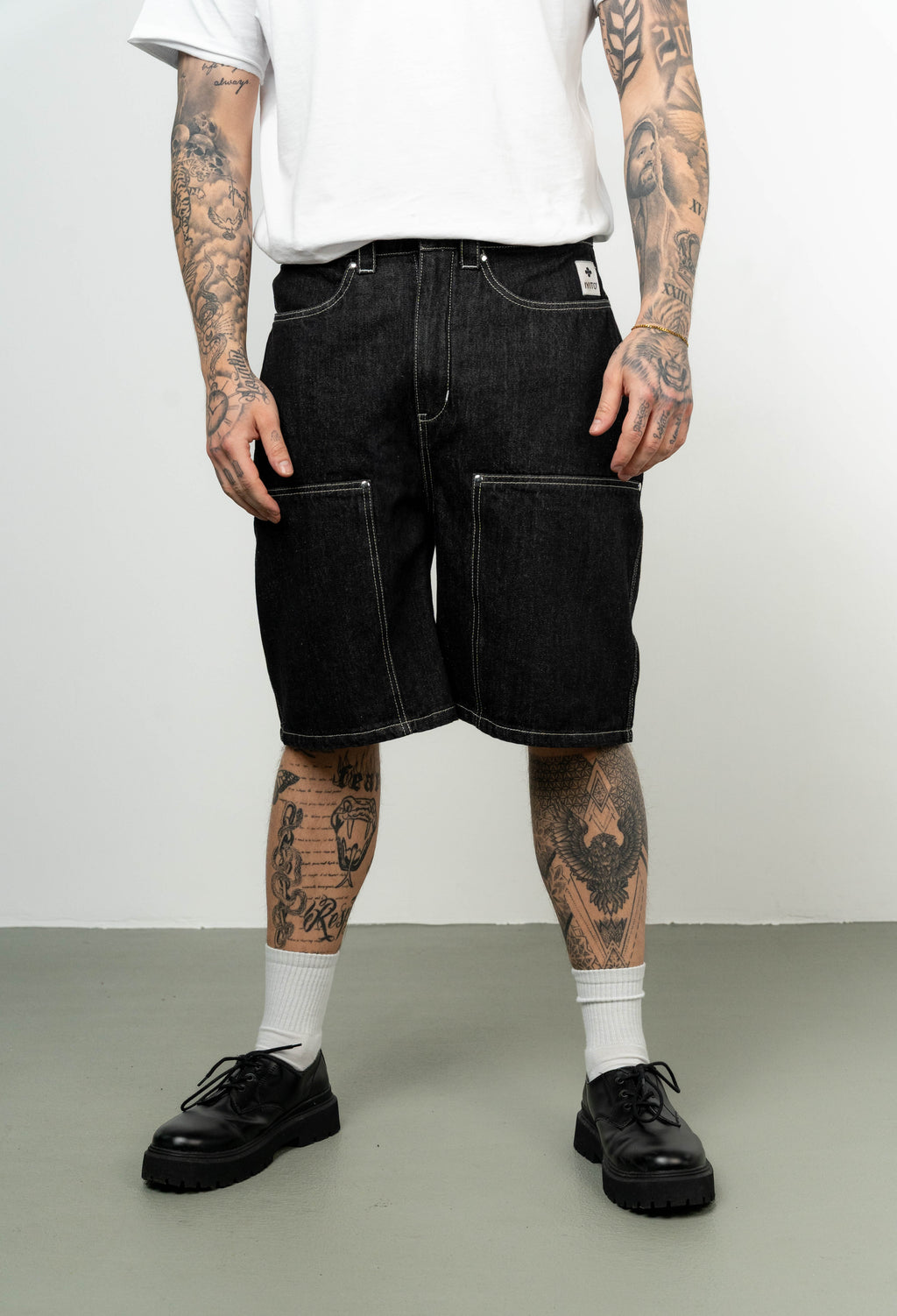 Color 100 - 1 - Luka_black_front.jpg
