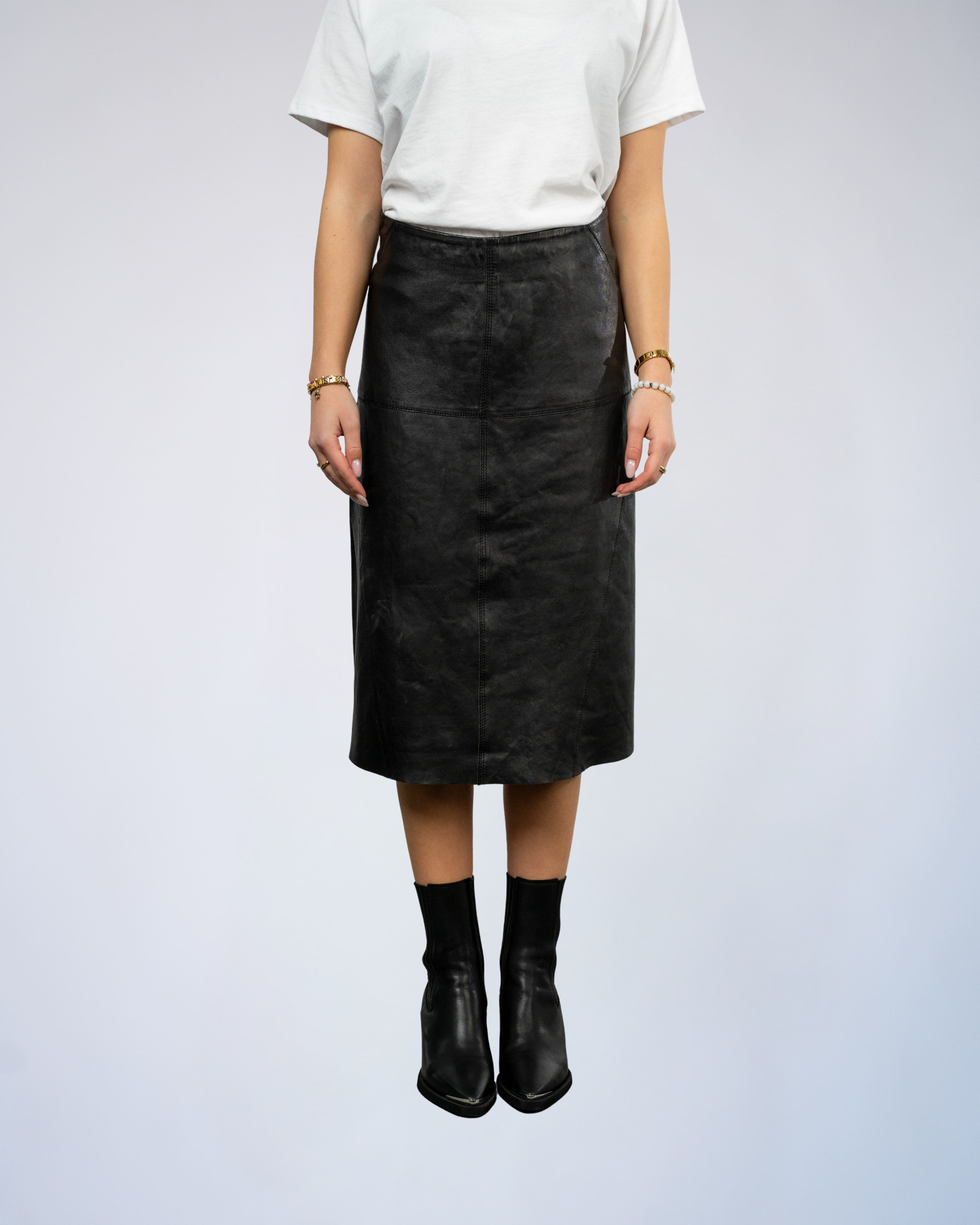 Color 100 - 1 - Marly_black_front.jpg