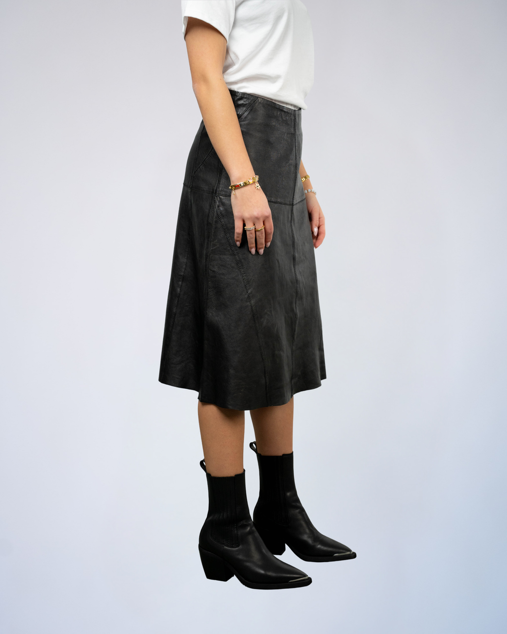Color 100 - 2 - Marly_black_side.jpg