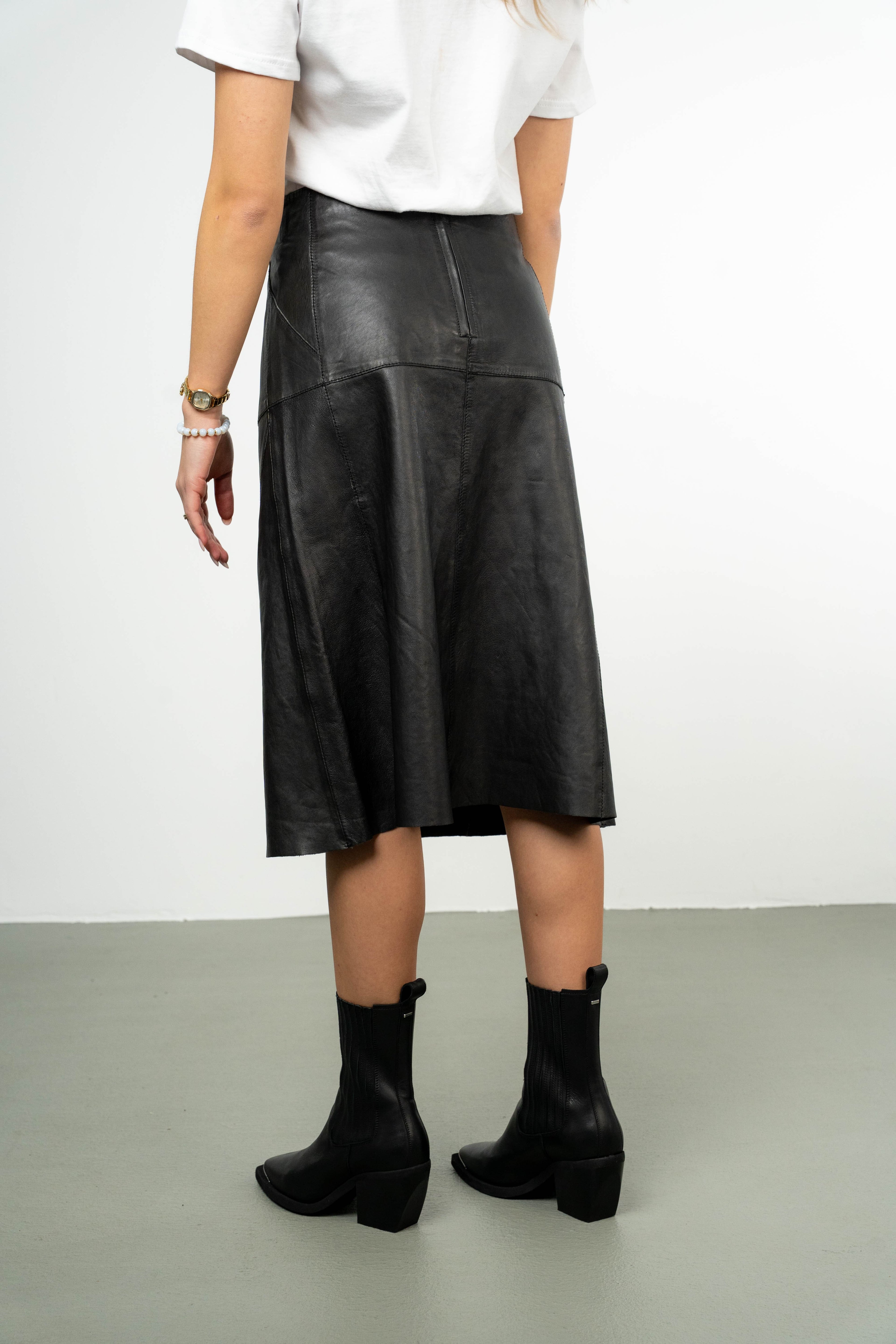 Color 100 - 3 - Marly_black_back.jpg