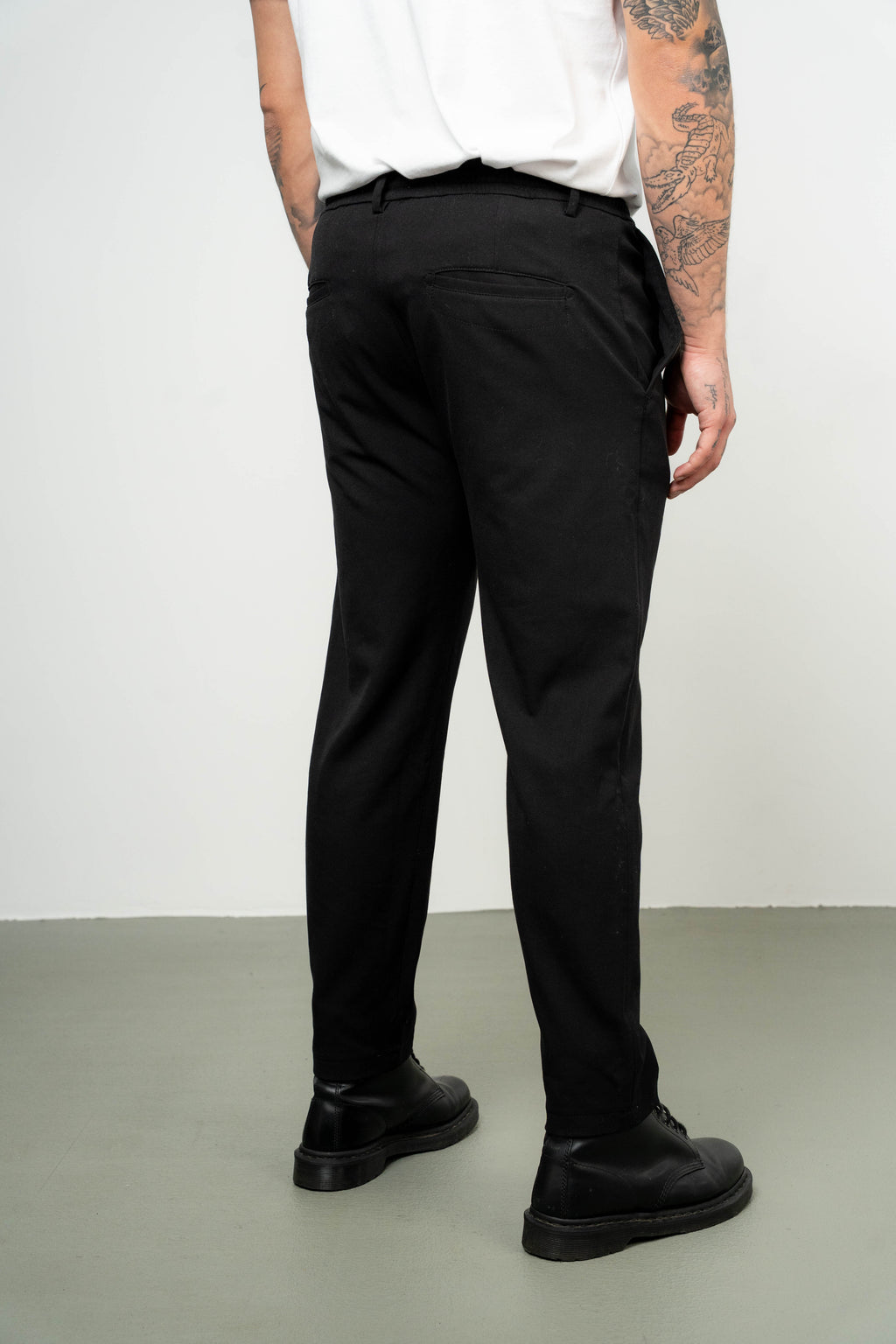 Color 100 - 3 - Miguel_black_back.jpg