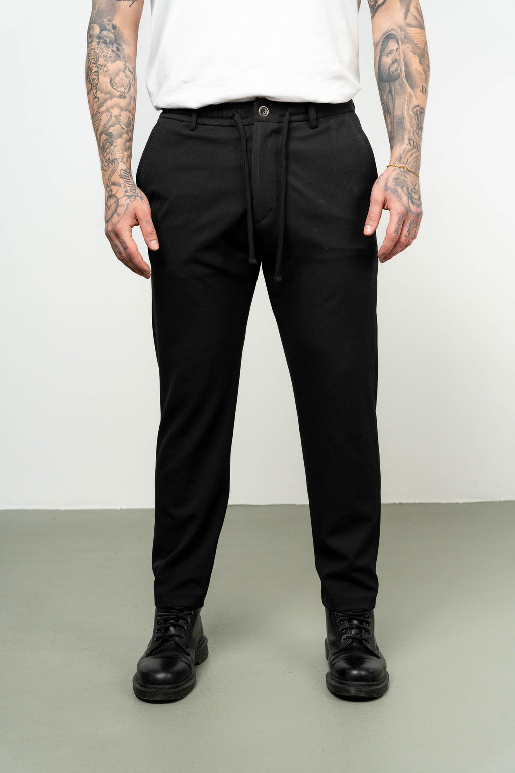 Color 100 - 1 - Miguel_black_front.jpg