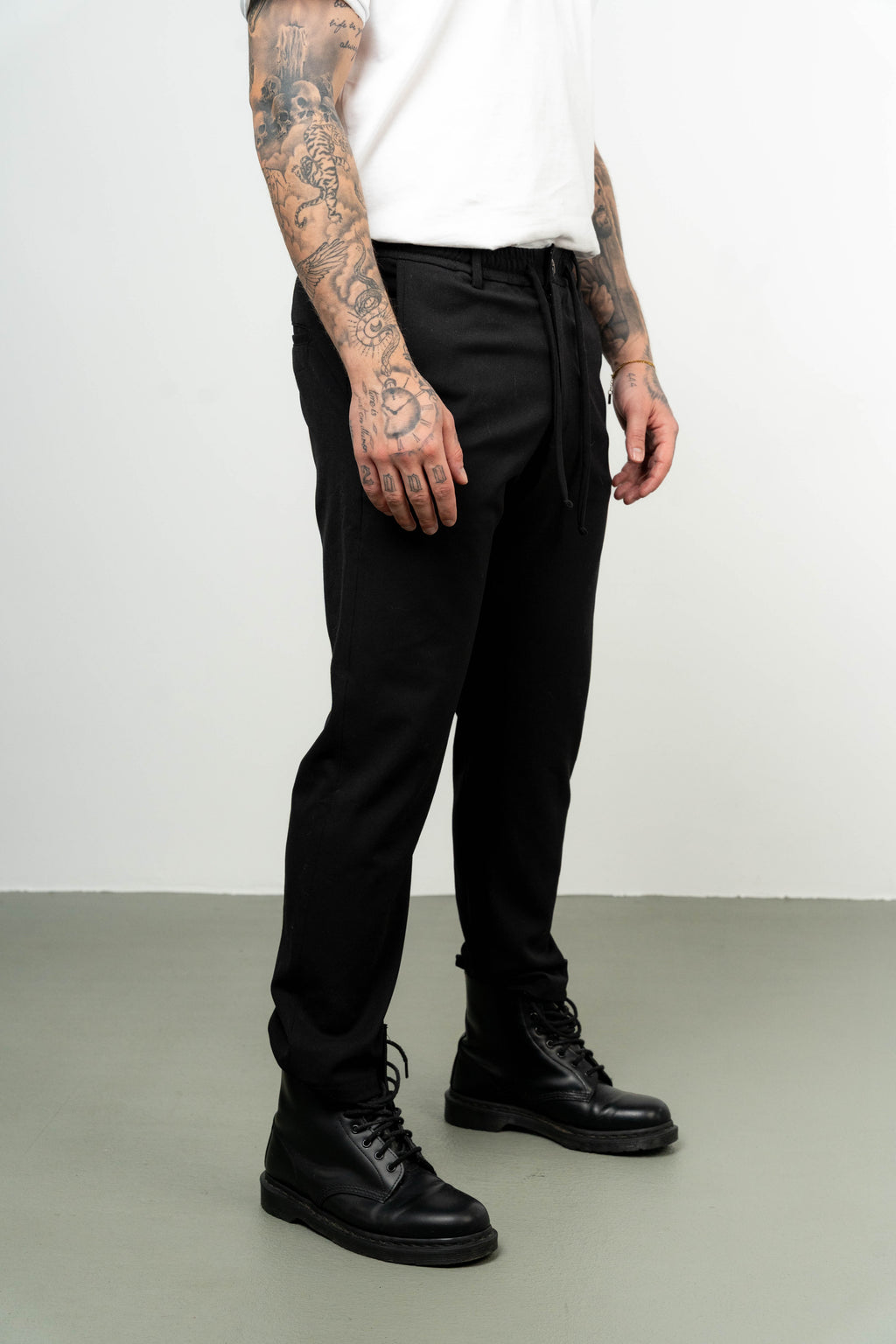 Color 100 - 2 - Miguel_black_side.jpg