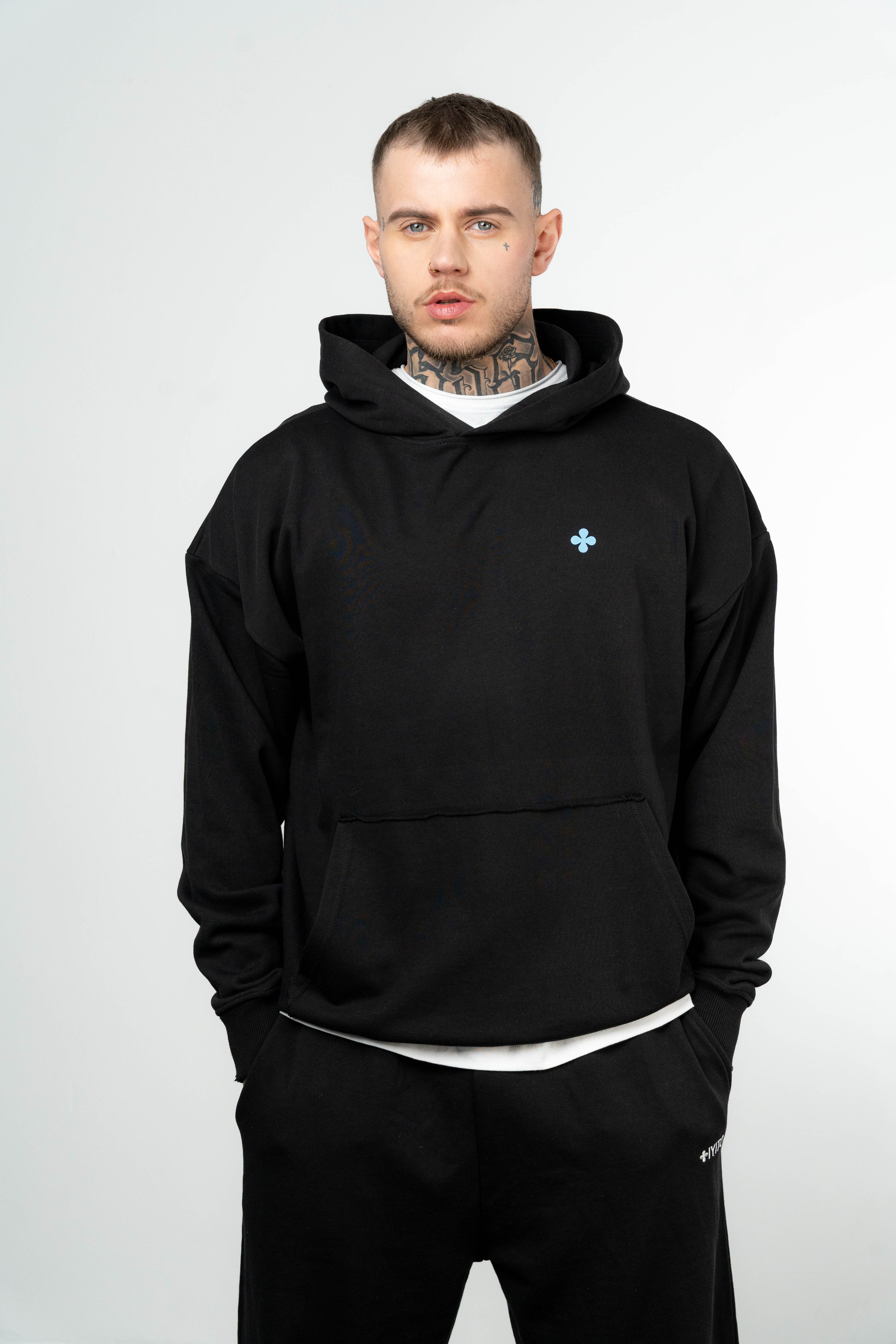 Color 100 - 1 - Mikel_black_front.jpg