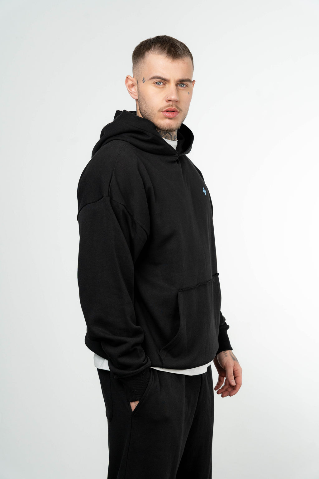 Color 100 - 2 - Mikel_black_side.jpg