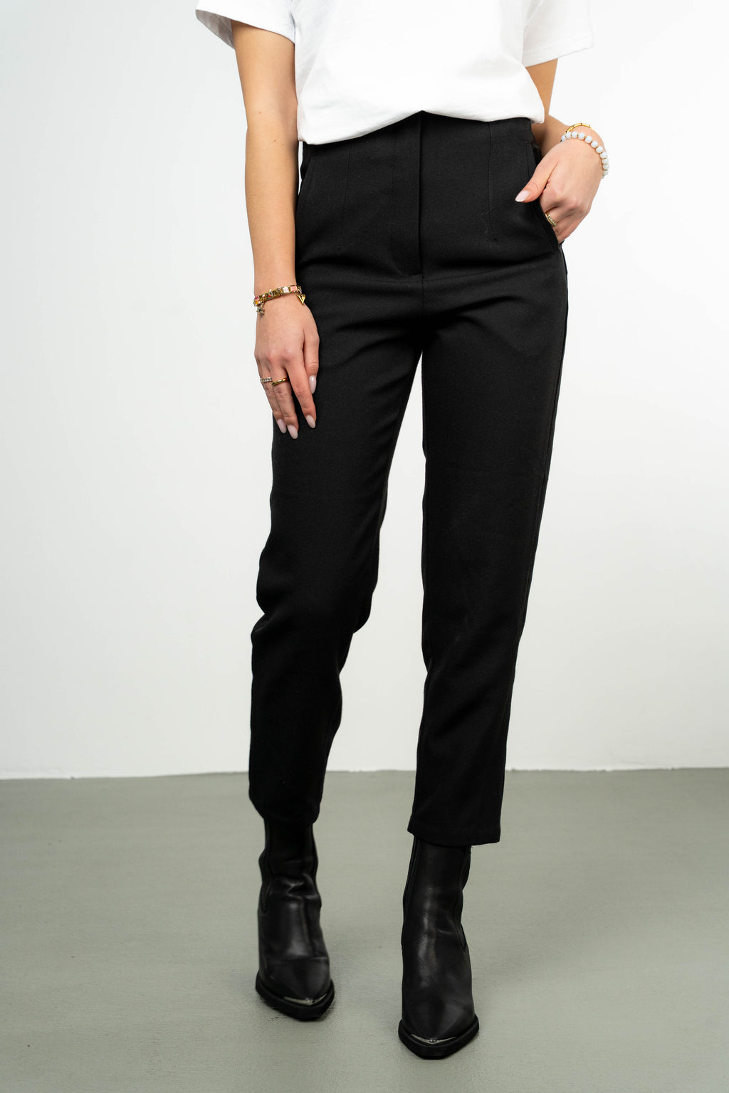 Color 100 - 1 - Milena_black_front.jpg