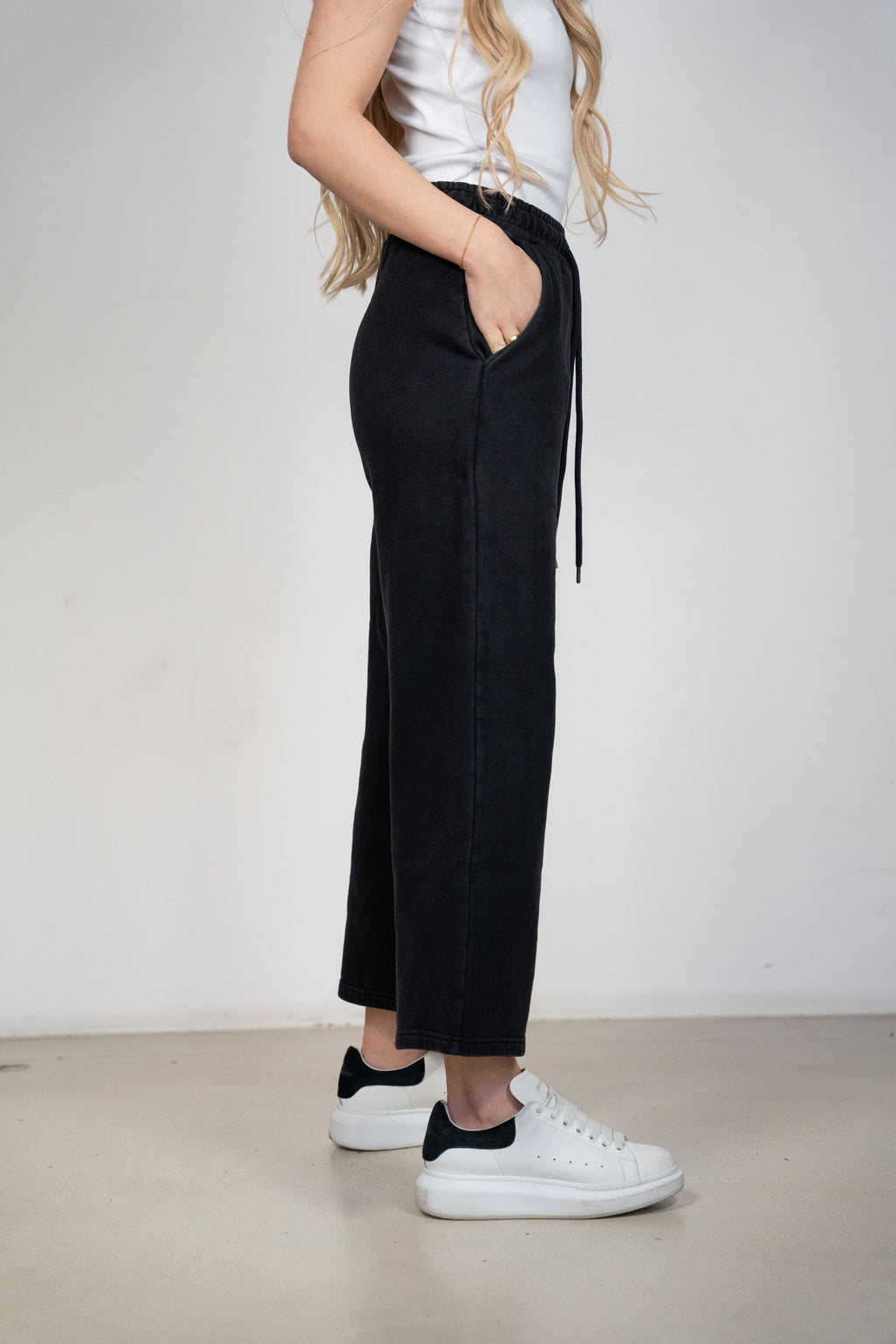 Color 185 - 2 - Millie_Vintage_Black_Side.jpg