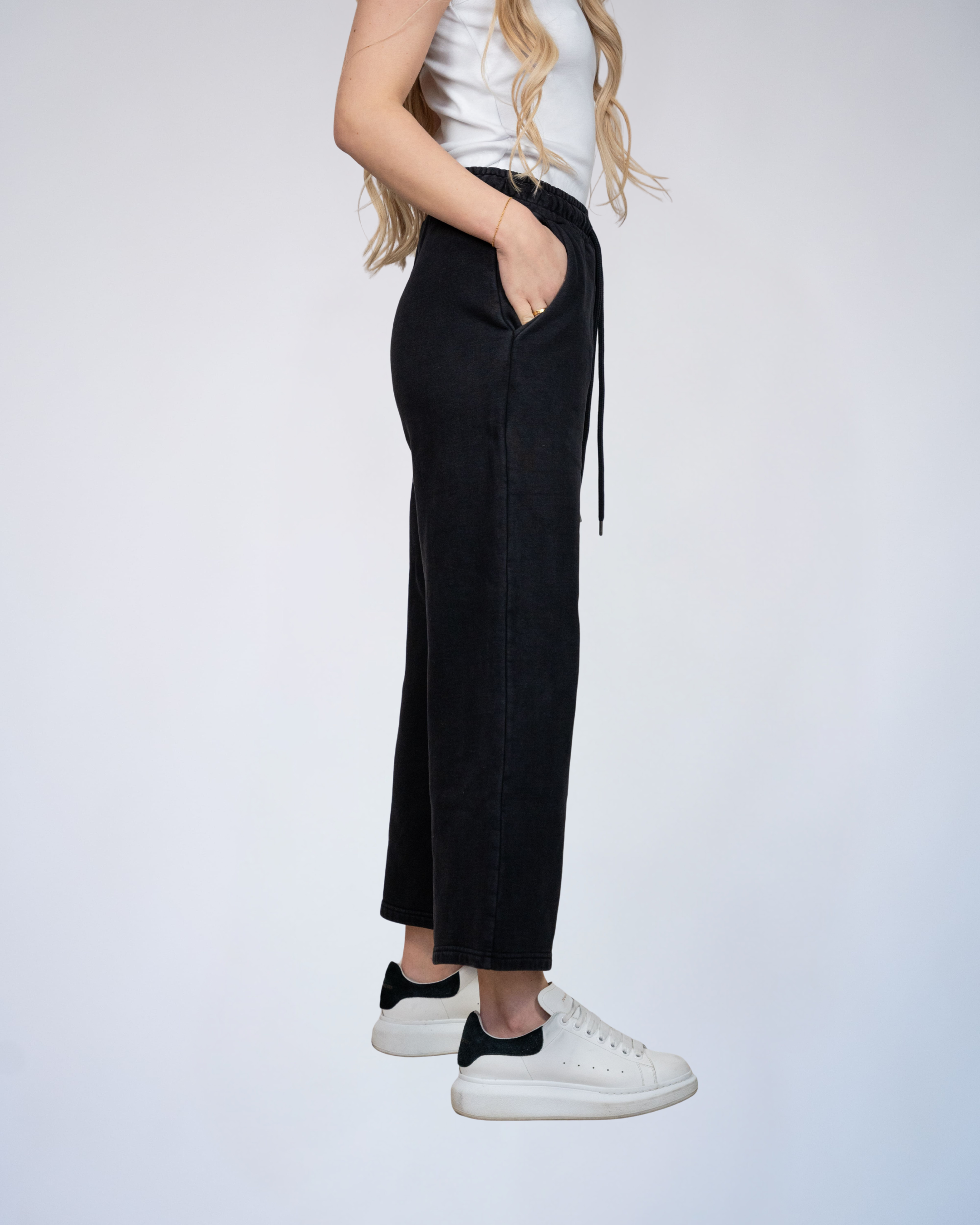 Color 185 - 3 - Millie_Vintage_Black_Side