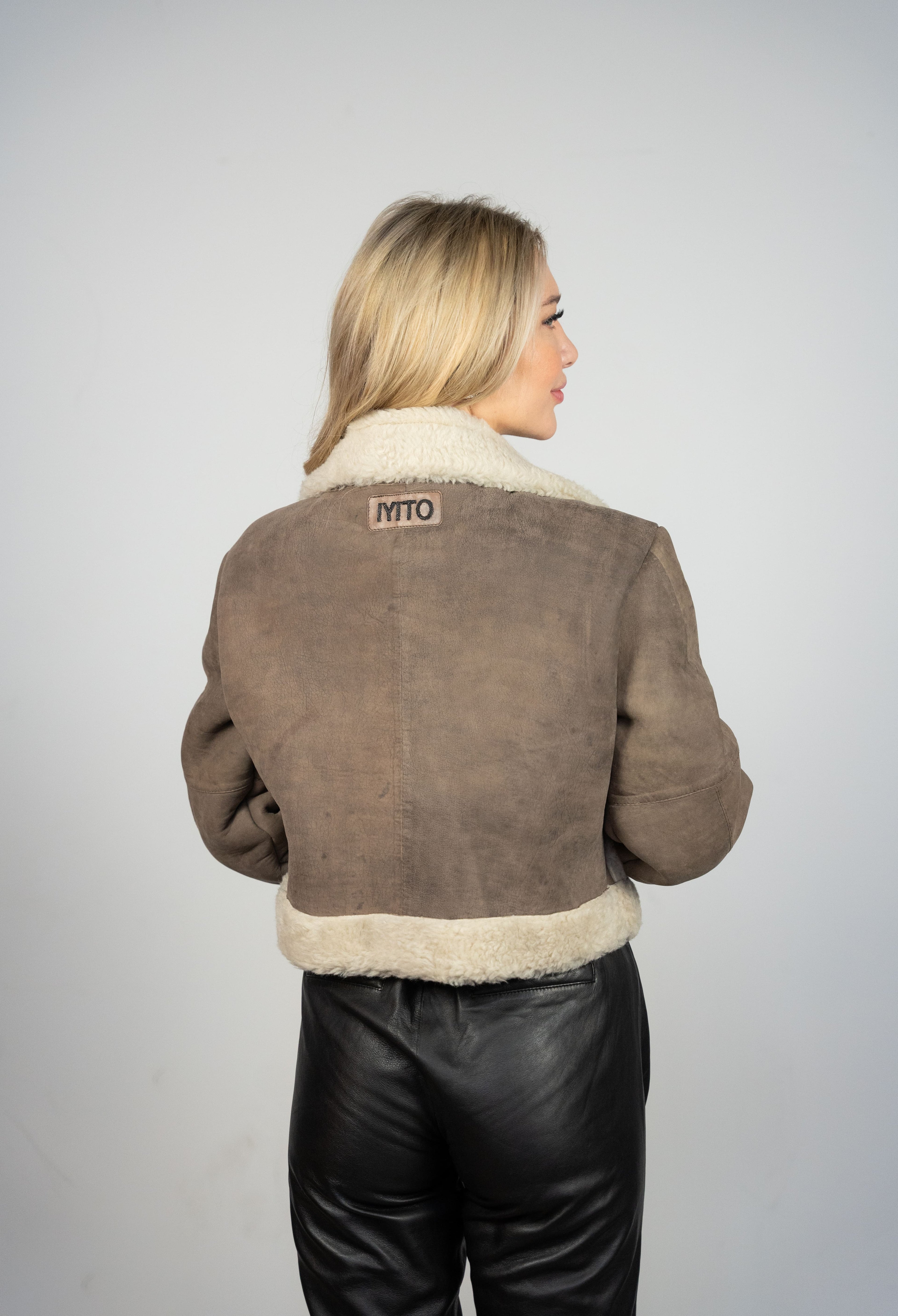 Color 160 - 4 - Nancy_Back.jpg