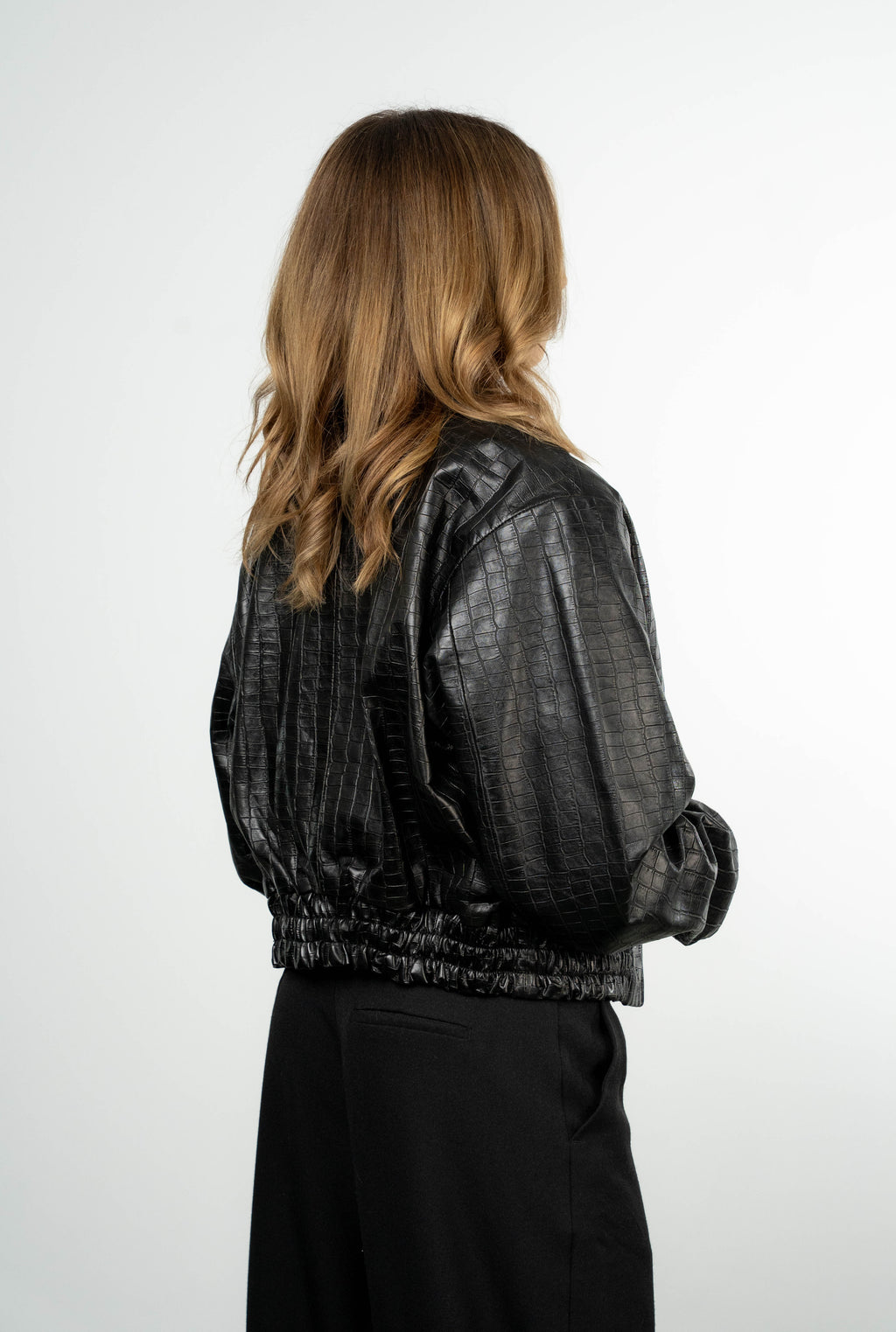 Color 100 - 2 - Nane_black_back.jpg