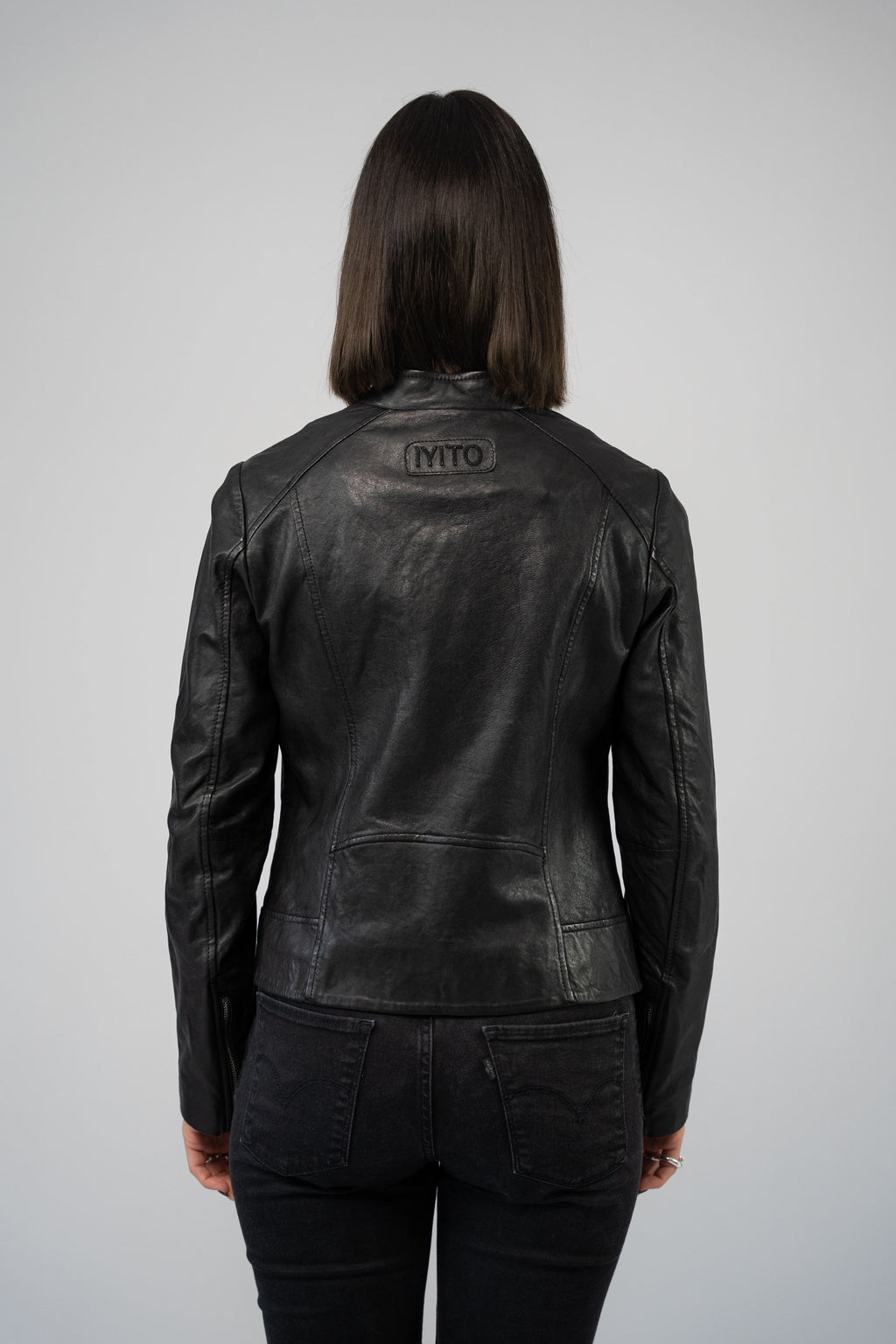 Color 100 - 3 - Nola Black.jpg