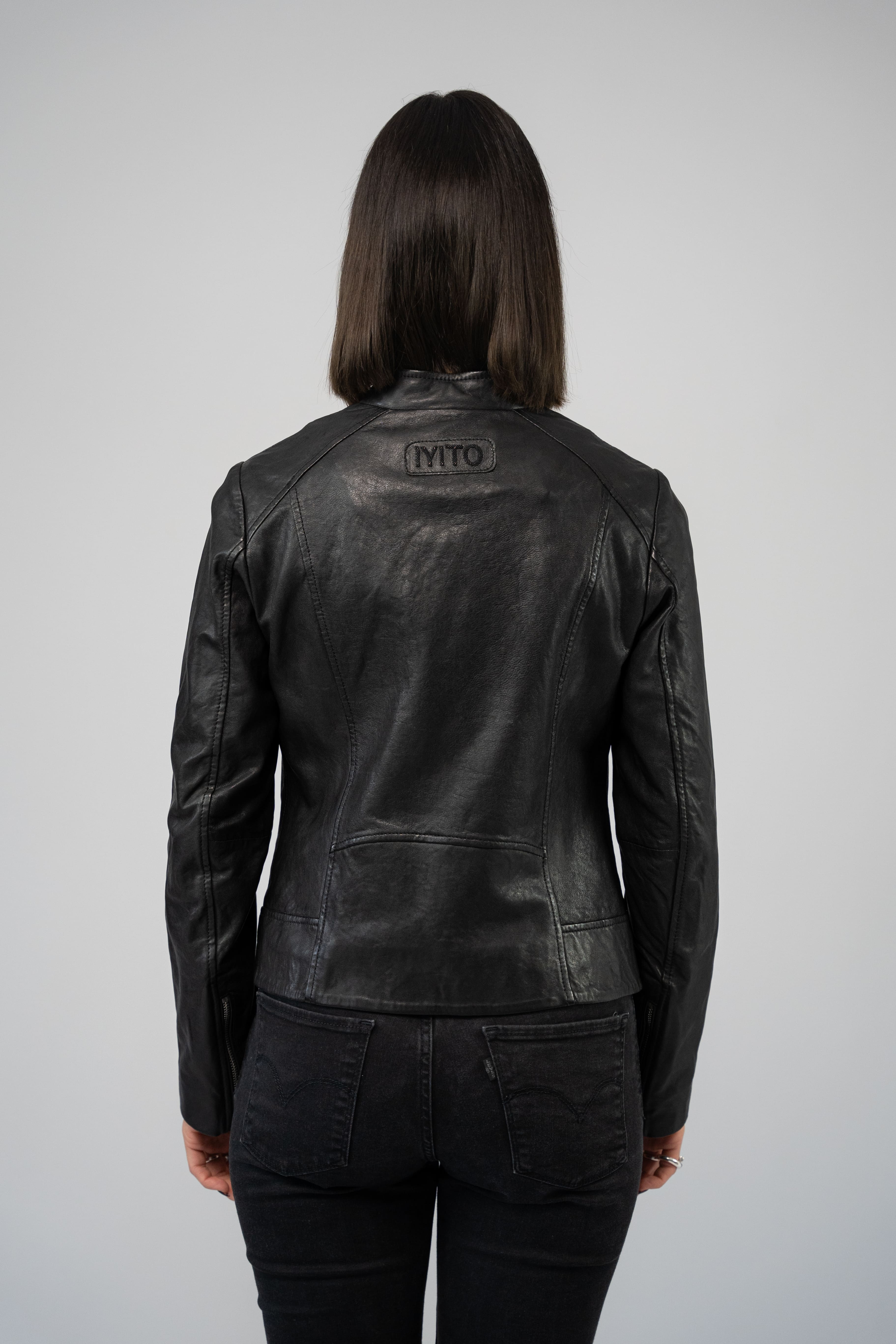 Color 100 - 3 - Nola Black.jpg