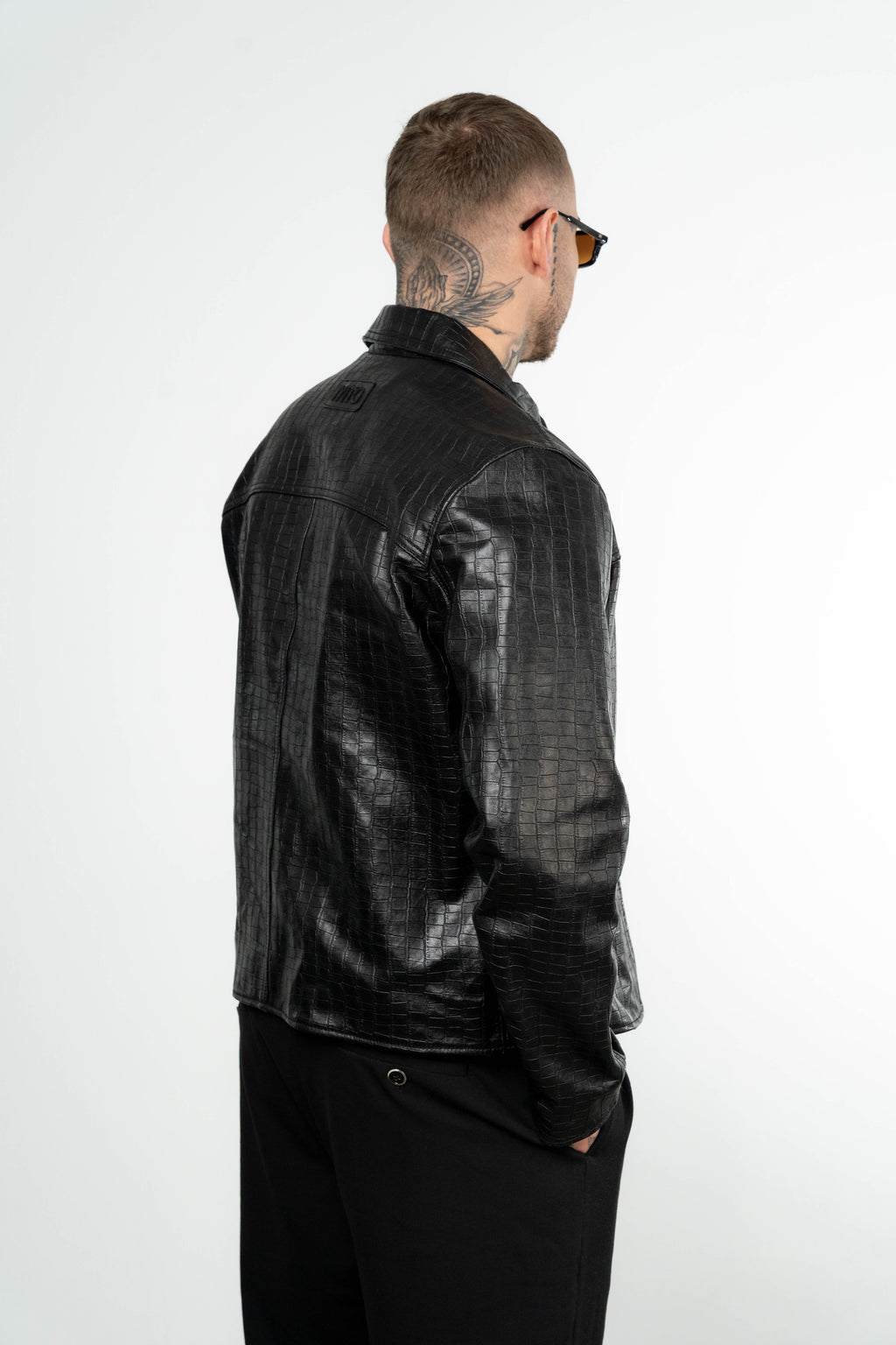 Color 100 - 2 - Ruben_black_back.jpg