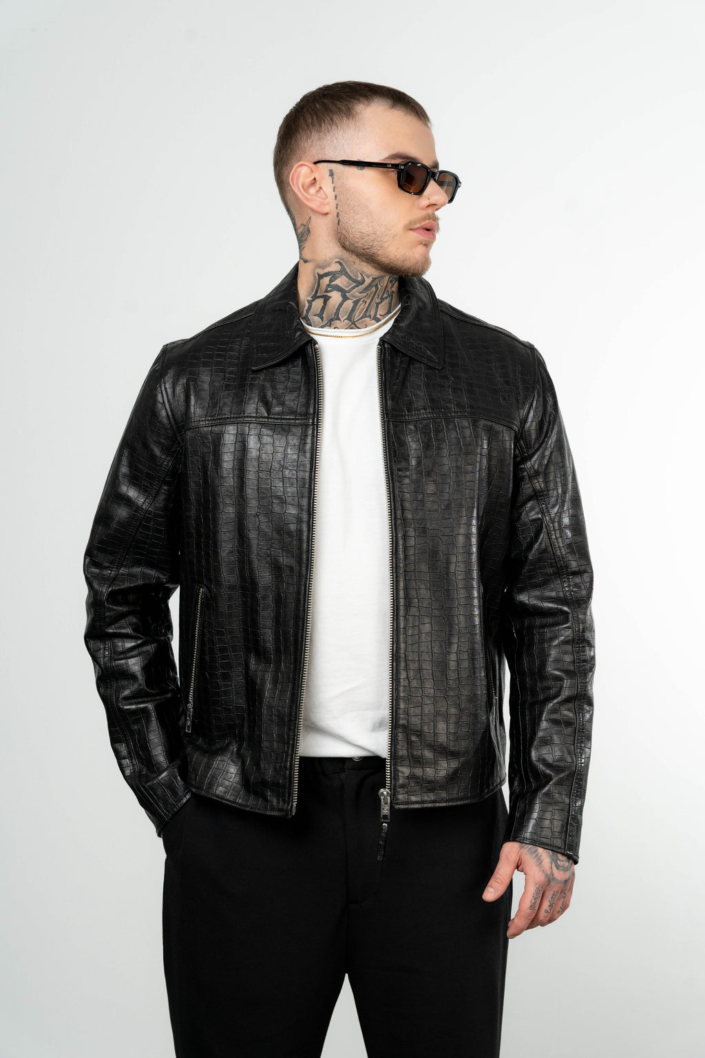 Color 100 - 1 - Ruben_black_front.jpg