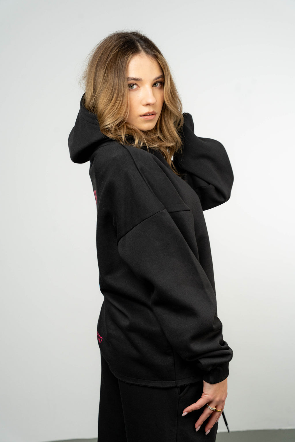 Color 100 - 2 - Stella_black_side.jpg