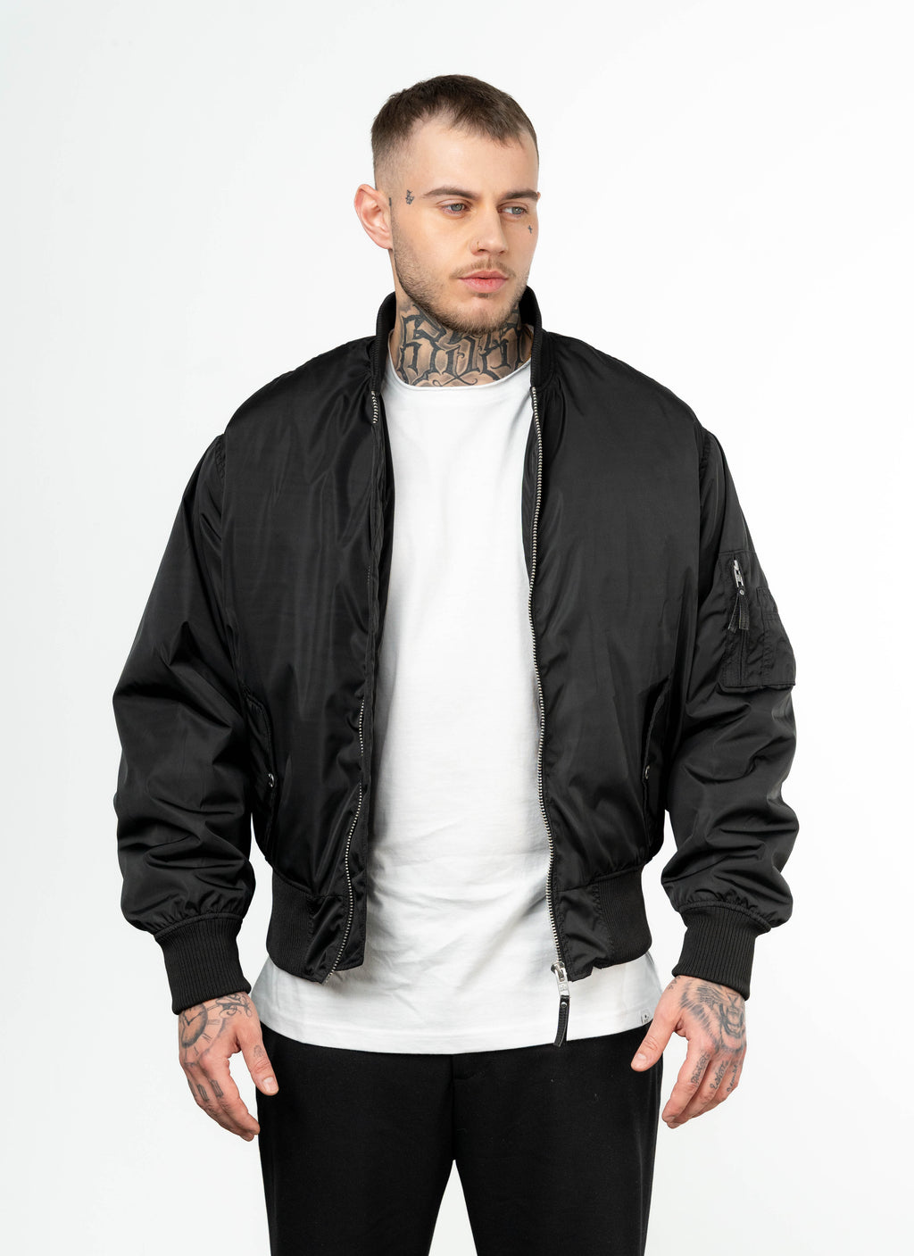 Color 100 - 1 - Vardan_black_front.jpg